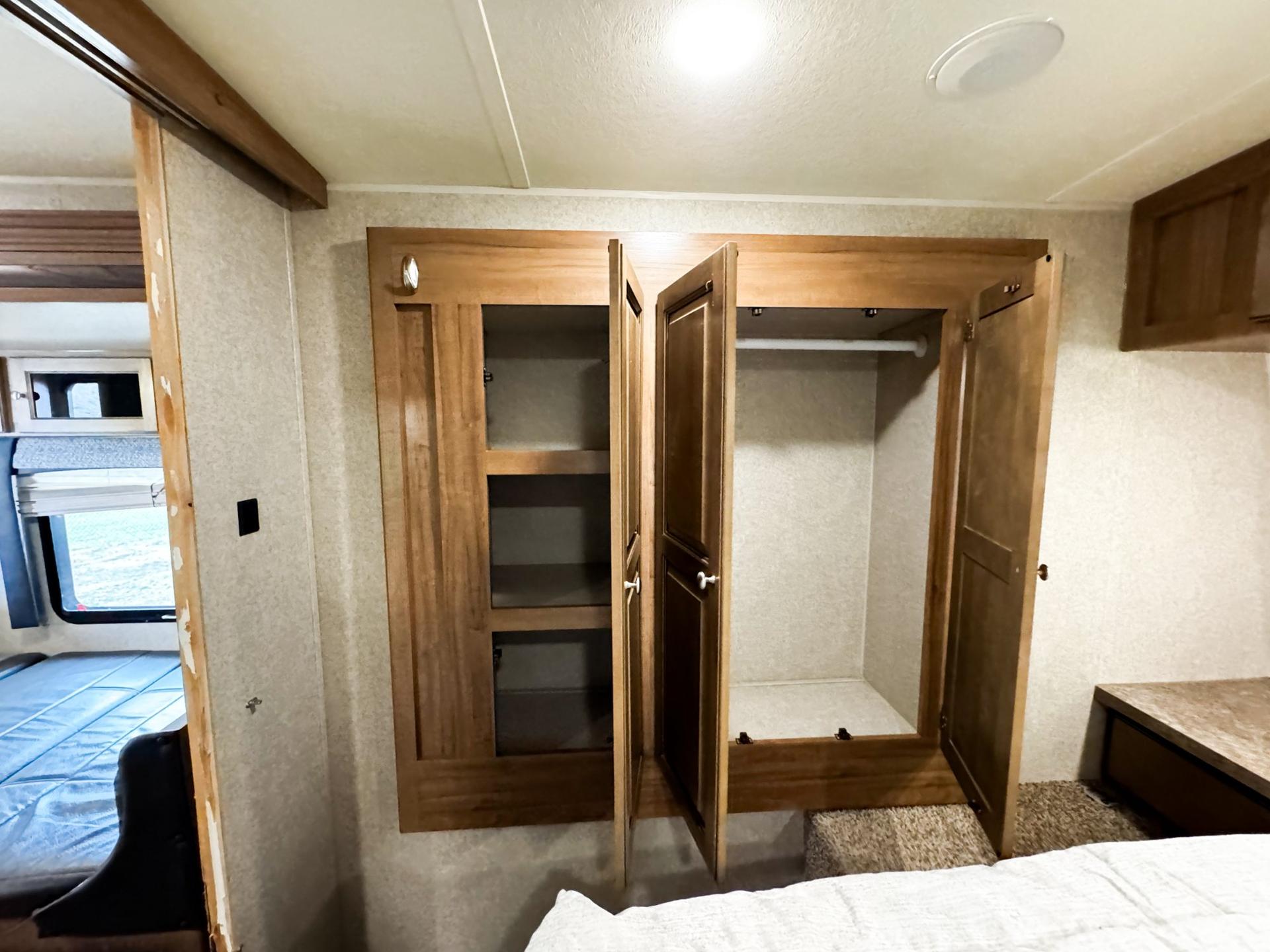 2018 Rockwood 2018 Rockwood Ultra Lite - thumbnail 19