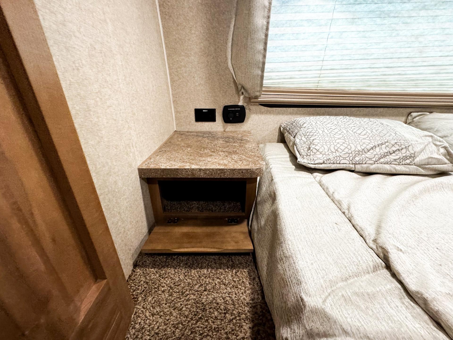 2018 Rockwood 2018 Rockwood Ultra Lite - thumbnail 20