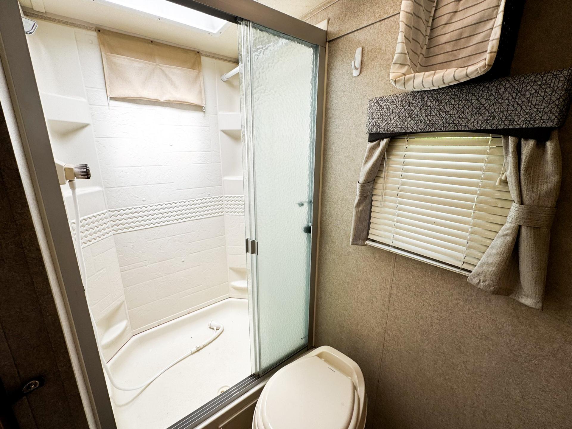 2018 Rockwood 2018 Rockwood Ultra Lite - thumbnail 26