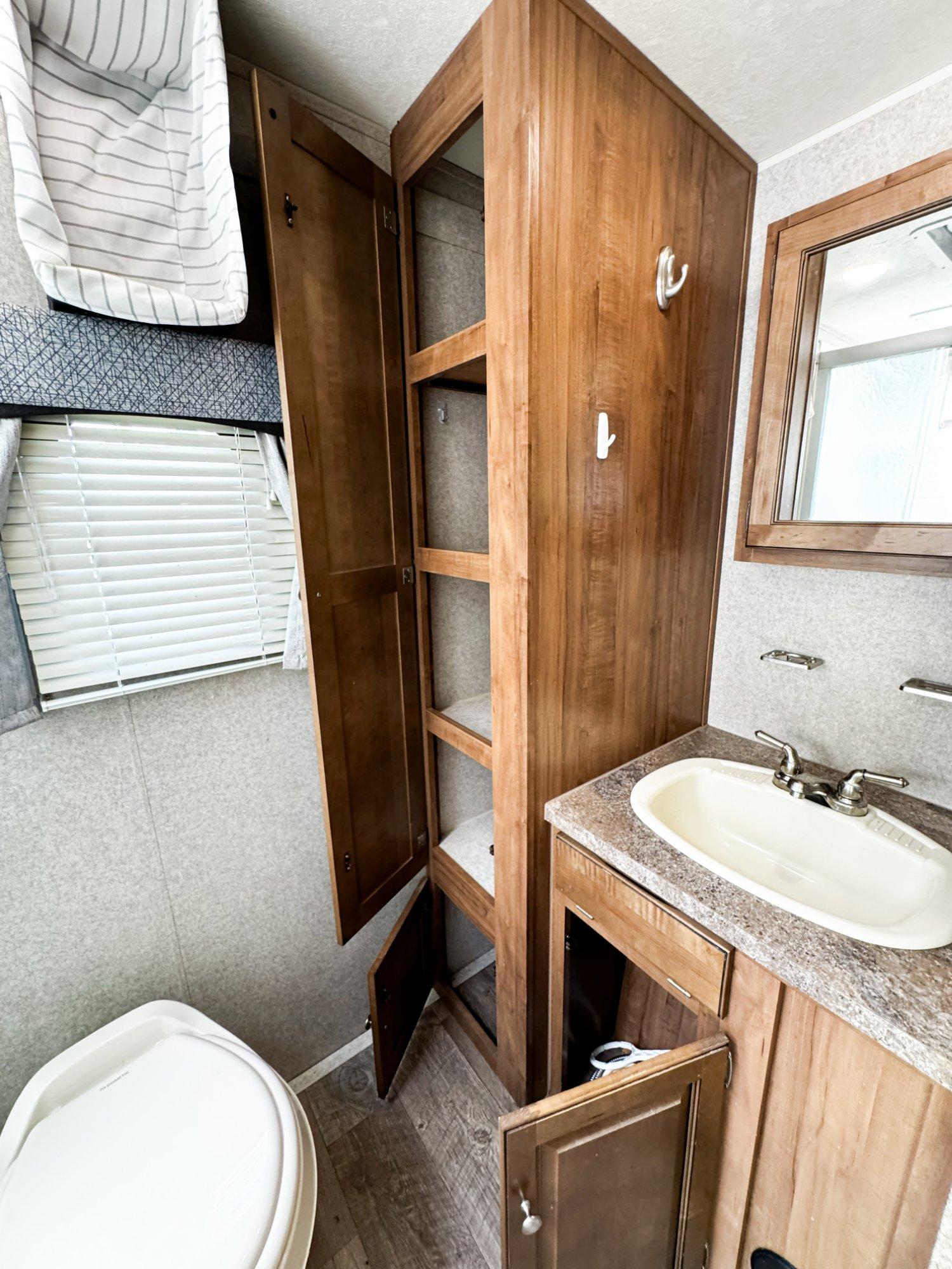 2018 Rockwood 2018 Rockwood Ultra Lite - thumbnail 30