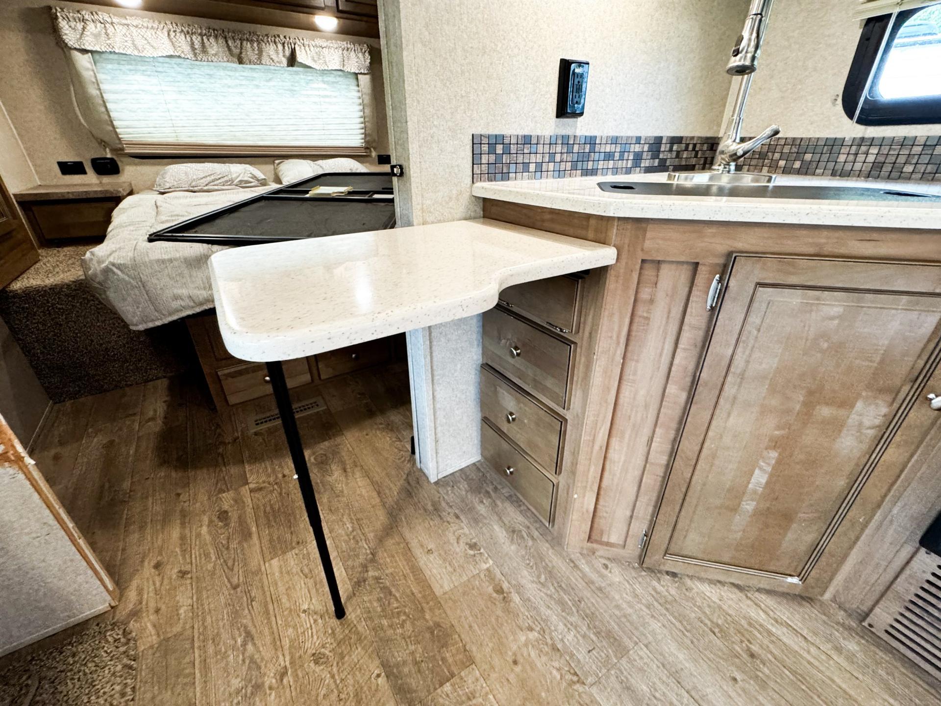 2018 Rockwood 2018 Rockwood Ultra Lite - thumbnail 16