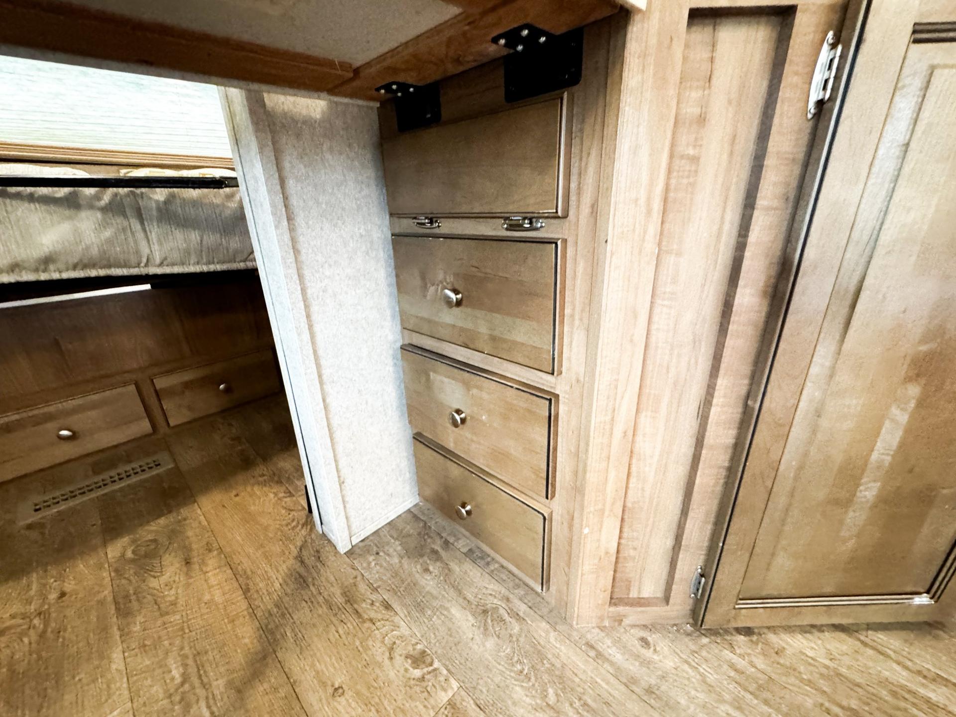 2018 Rockwood 2018 Rockwood Ultra Lite - thumbnail 17