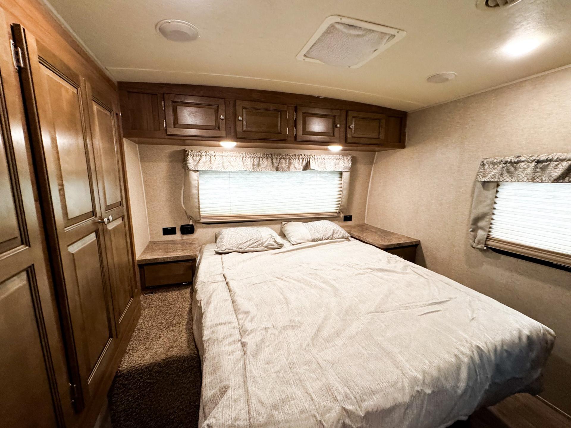 2018 Rockwood 2018 Rockwood Ultra Lite - thumbnail 31