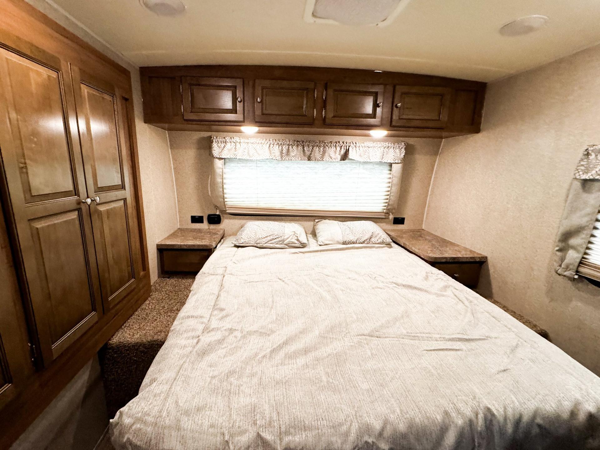 2018 Rockwood 2018 Rockwood Ultra Lite - thumbnail 32