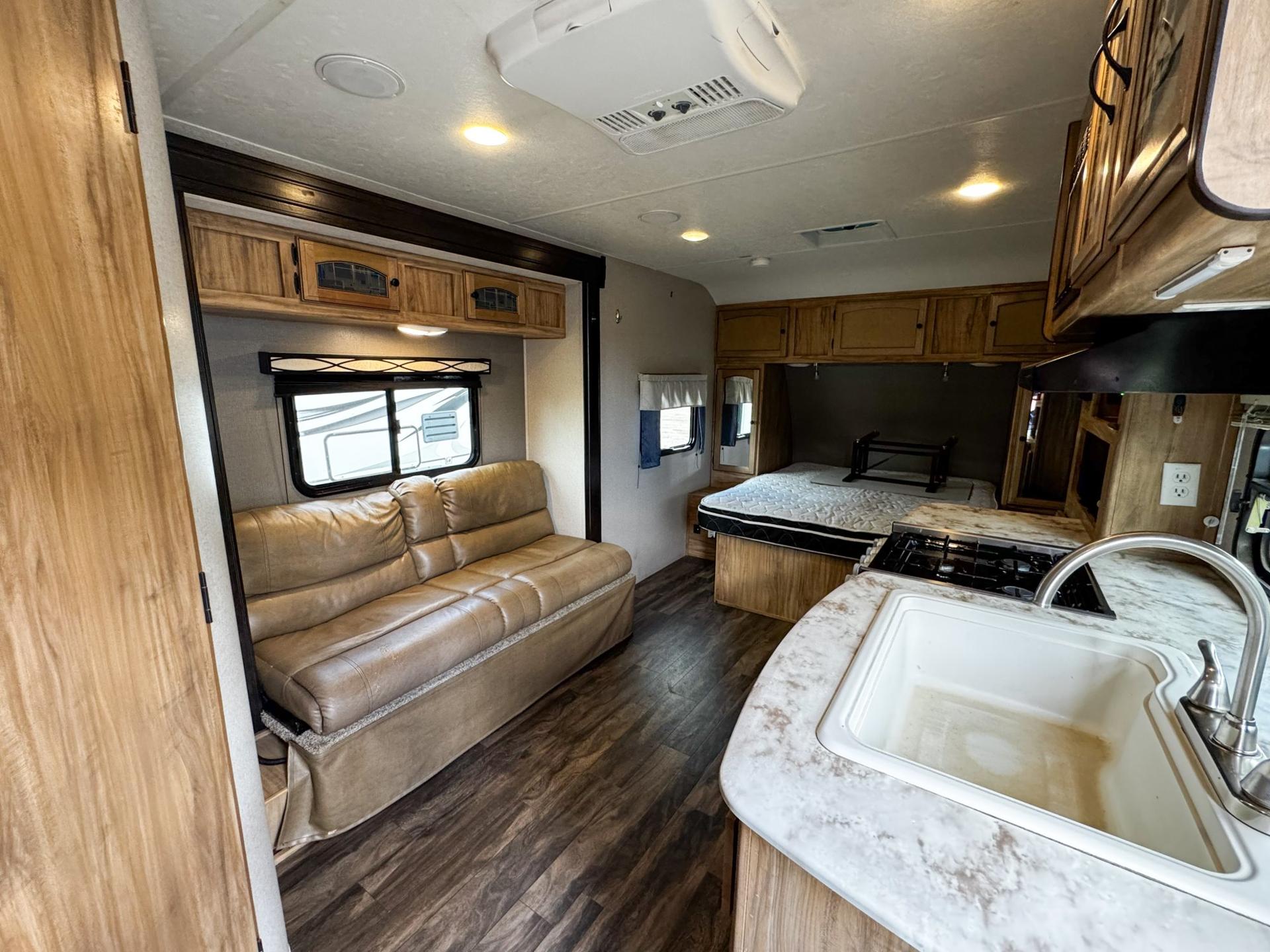 2018 Coachmen 2018 Coachmen Freedom Express - thumbnail 3