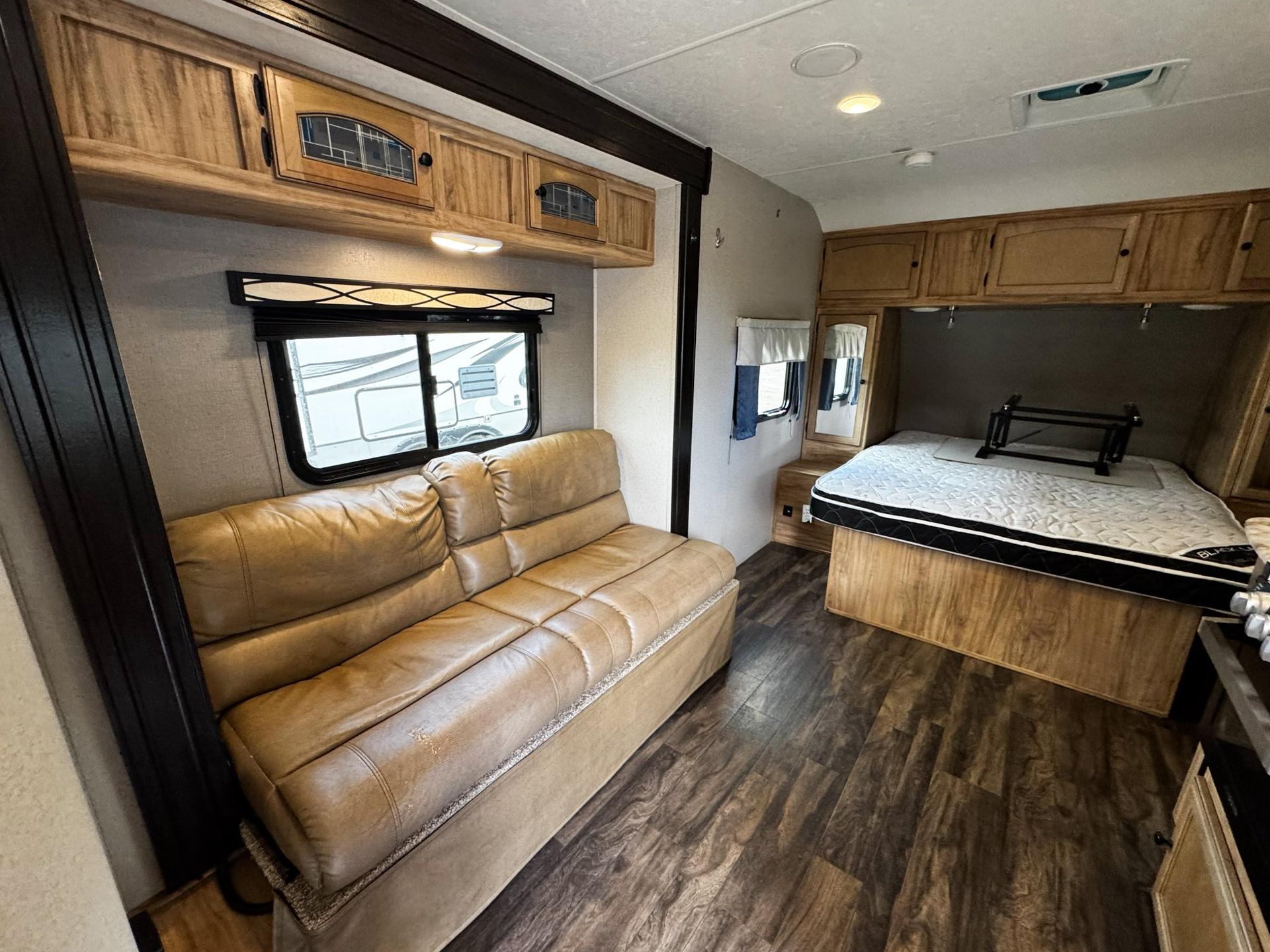 2018 Coachmen 2018 Coachmen Freedom Express - thumbnail 4