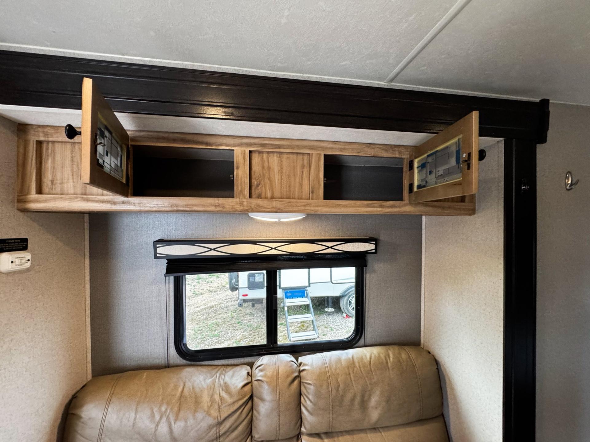2018 Coachmen 2018 Coachmen Freedom Express - thumbnail 18