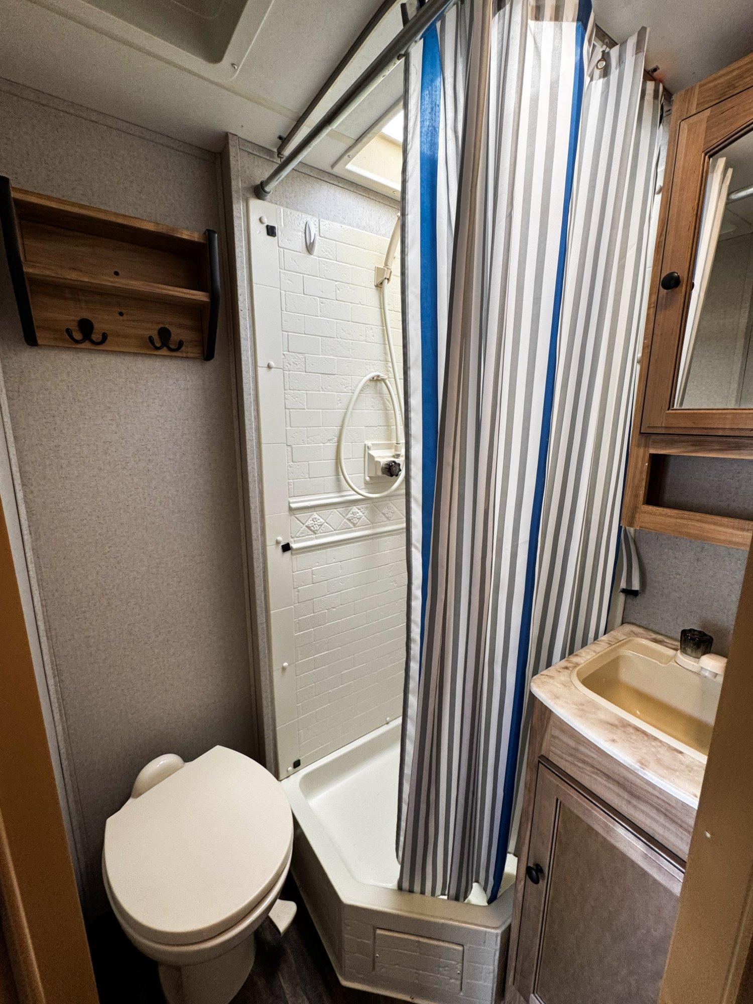 2018 Coachmen 2018 Coachmen Freedom Express - thumbnail 21