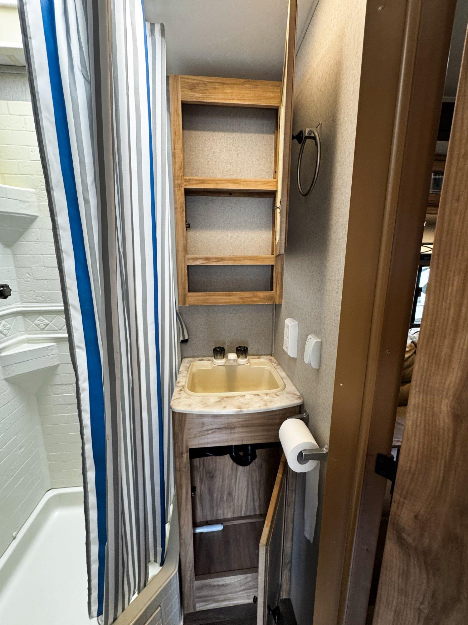 2018 Coachmen 2018 Coachmen Freedom Express - thumbnail 23