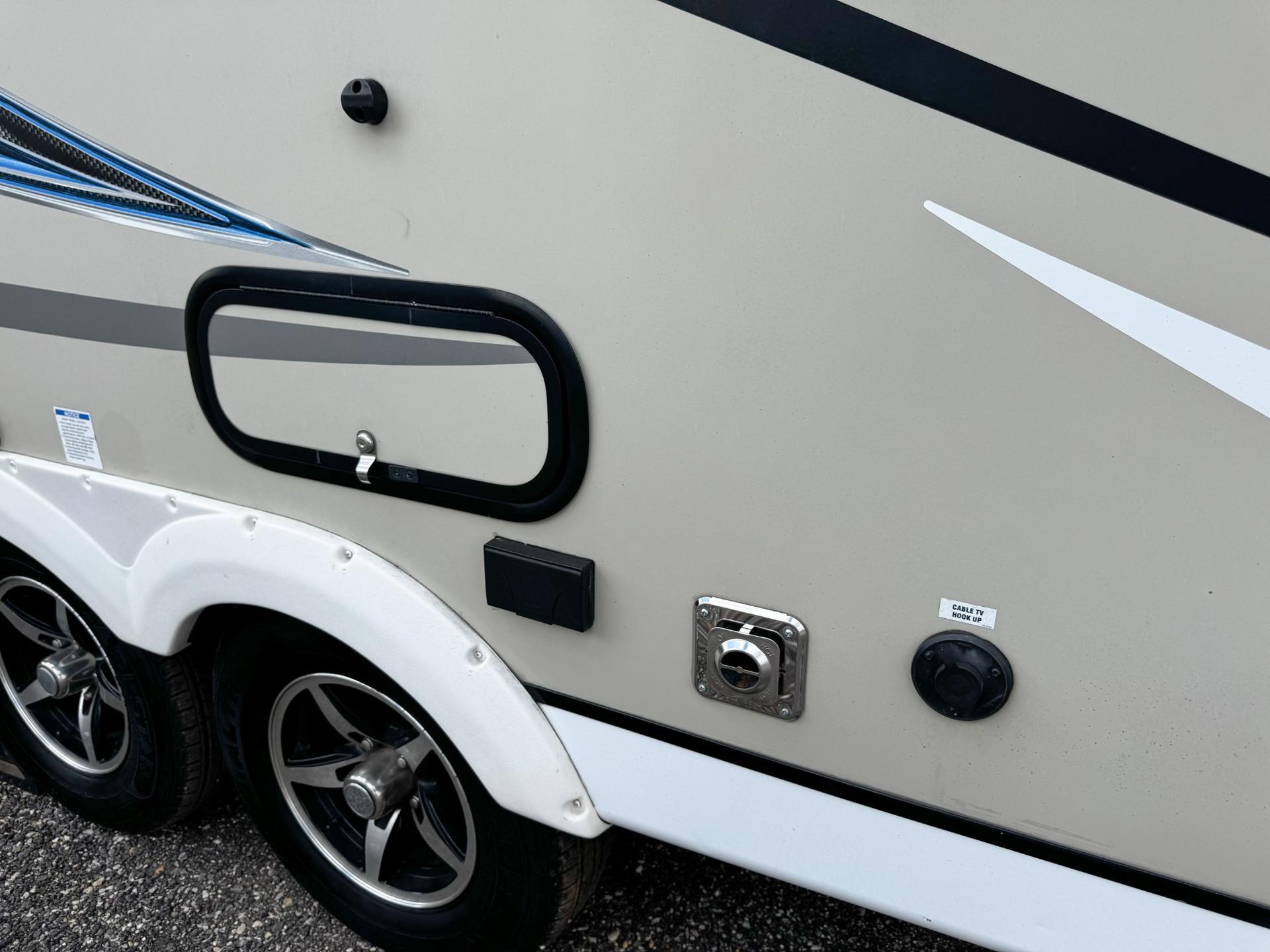 2018 Coachmen 2018 Coachmen Freedom Express - thumbnail 30