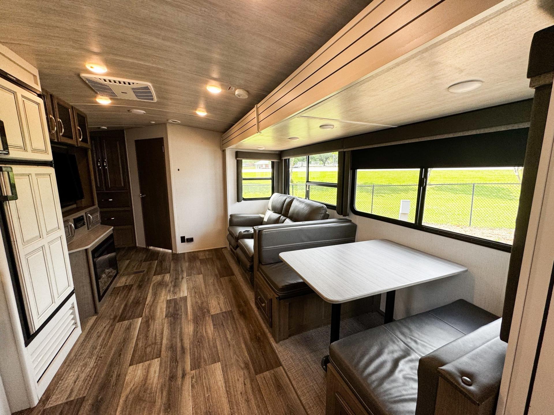 2021 Keystone 2021 Keystone Cougar - thumbnail 3