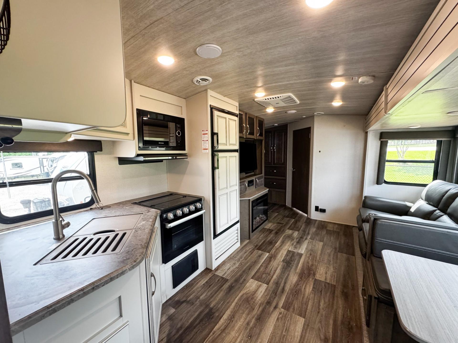 2021 Keystone 2021 Keystone Cougar - thumbnail 4