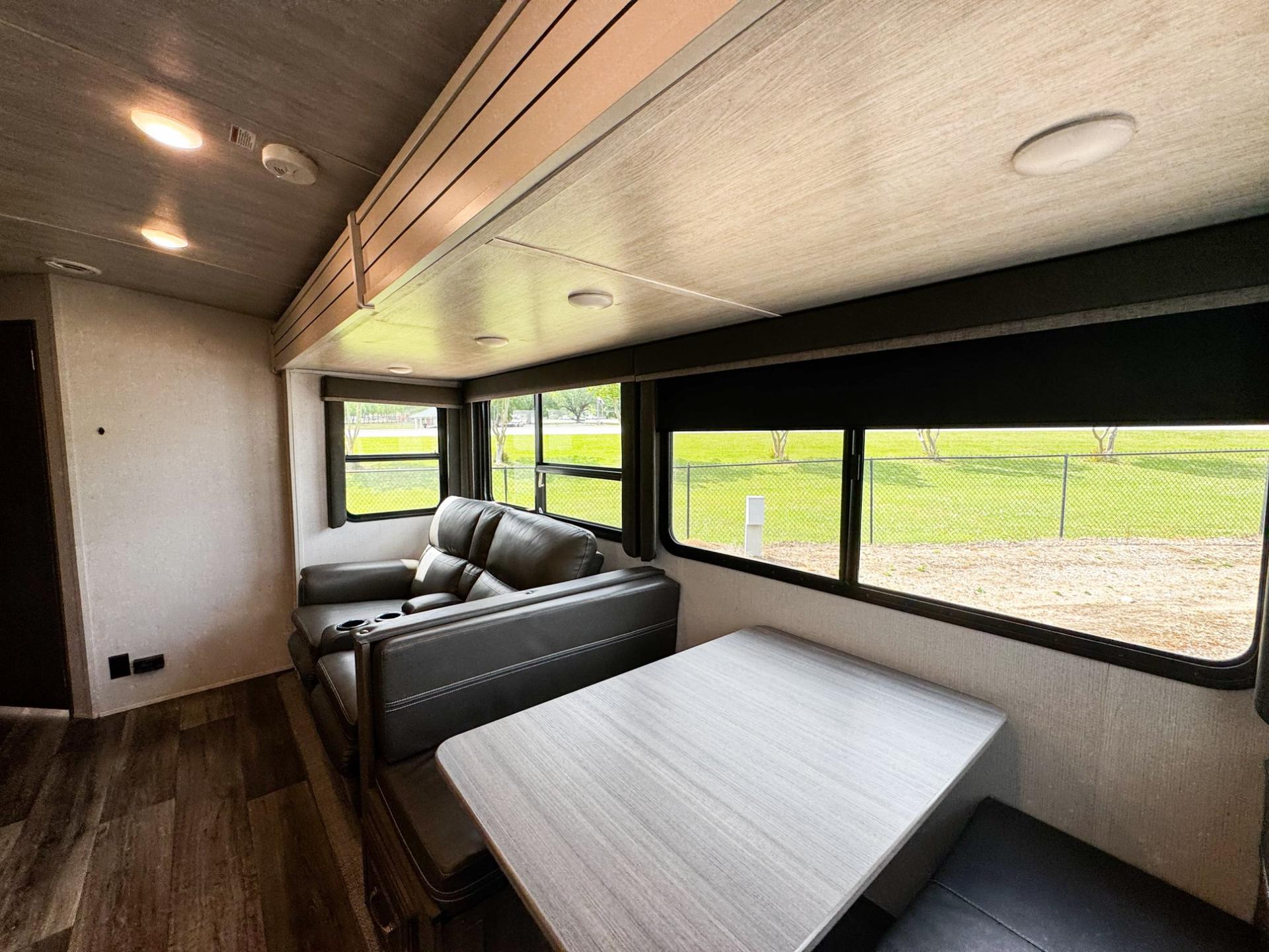 2021 Keystone 2021 Keystone Cougar - thumbnail 5