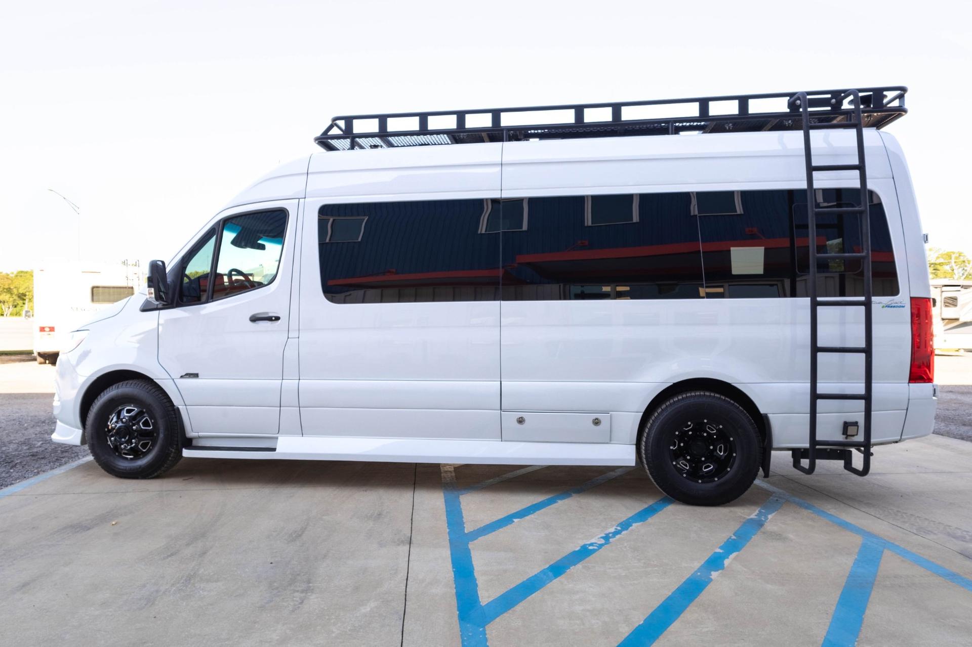 2023 Midwest Automotive Designs 2023 Midwest Automotive Designs Patriot - thumbnail 22