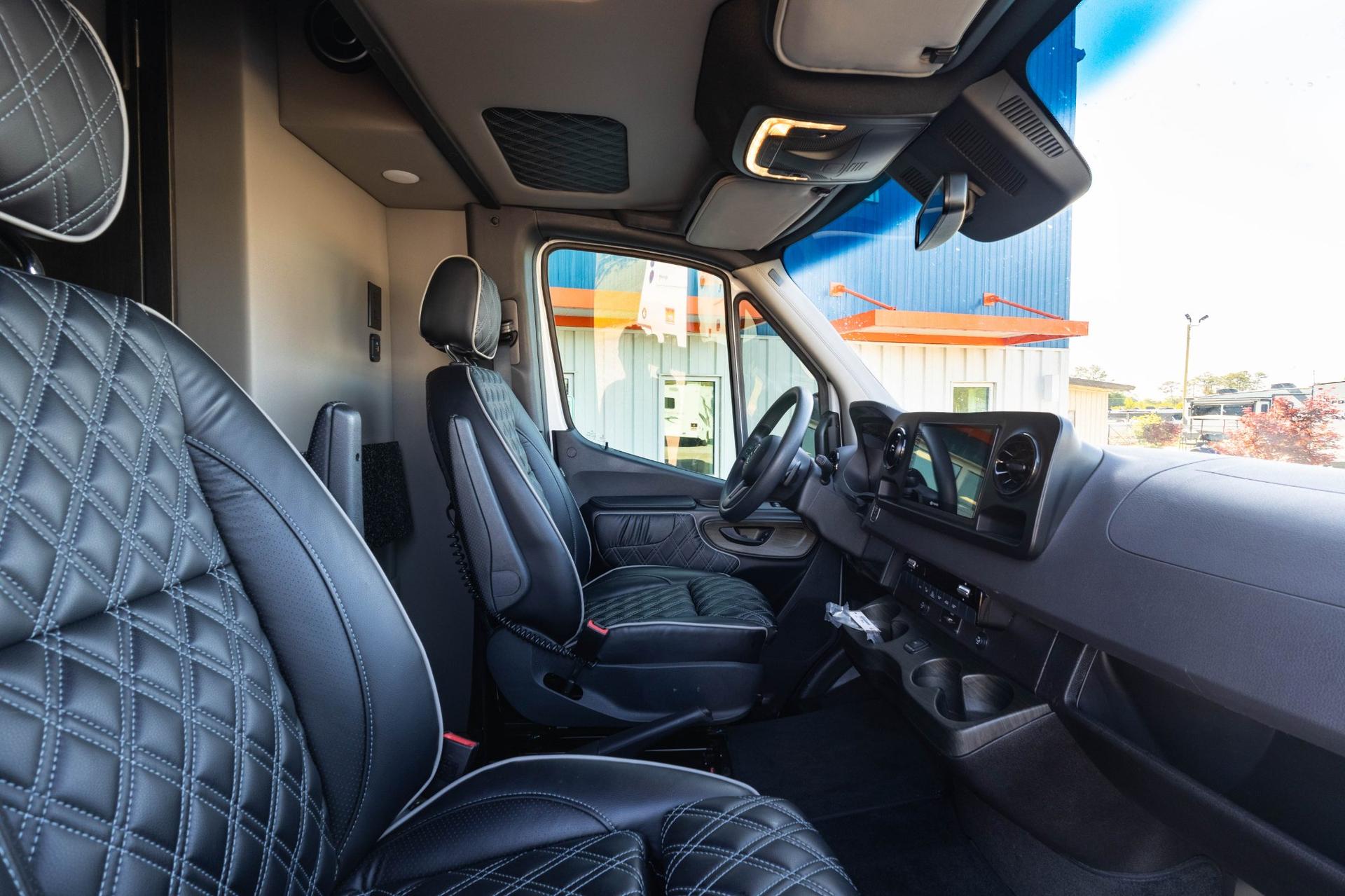 2023 Midwest Automotive Designs 2023 Midwest Automotive Designs Patriot - thumbnail 3