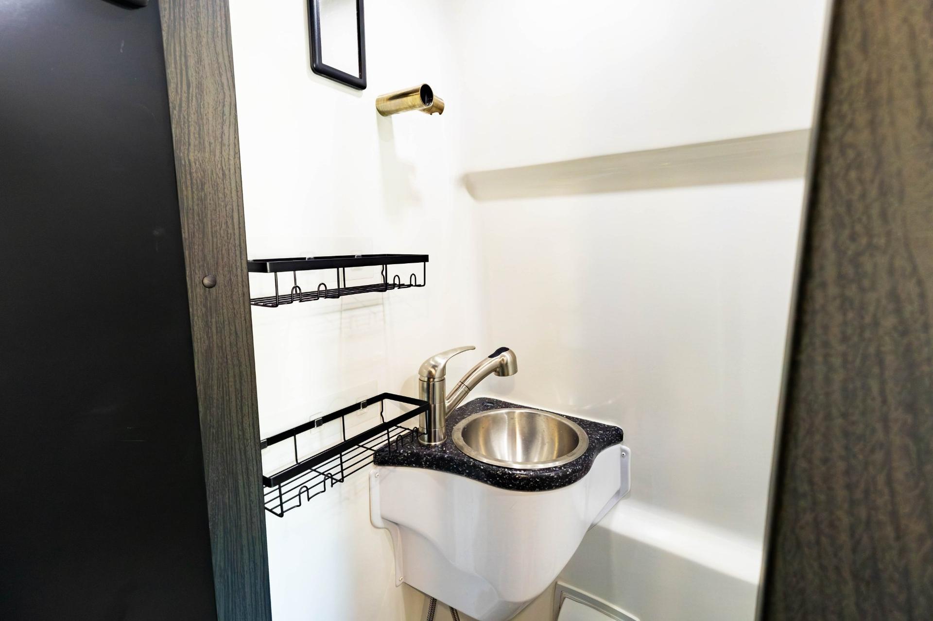 2023 Midwest Automotive Designs 2023 Midwest Automotive Designs Patriot - thumbnail 16