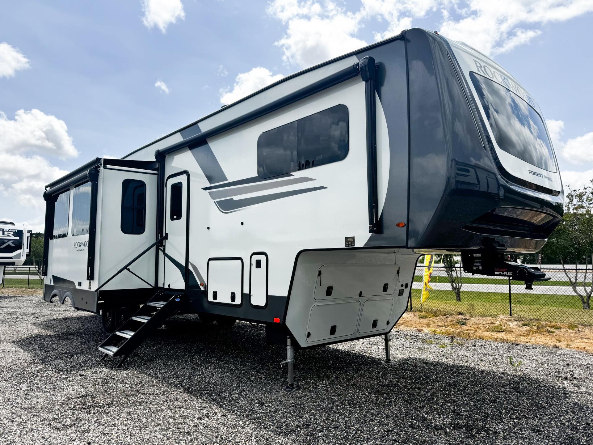 2026 Forest River Rockwood Signature 403SDB