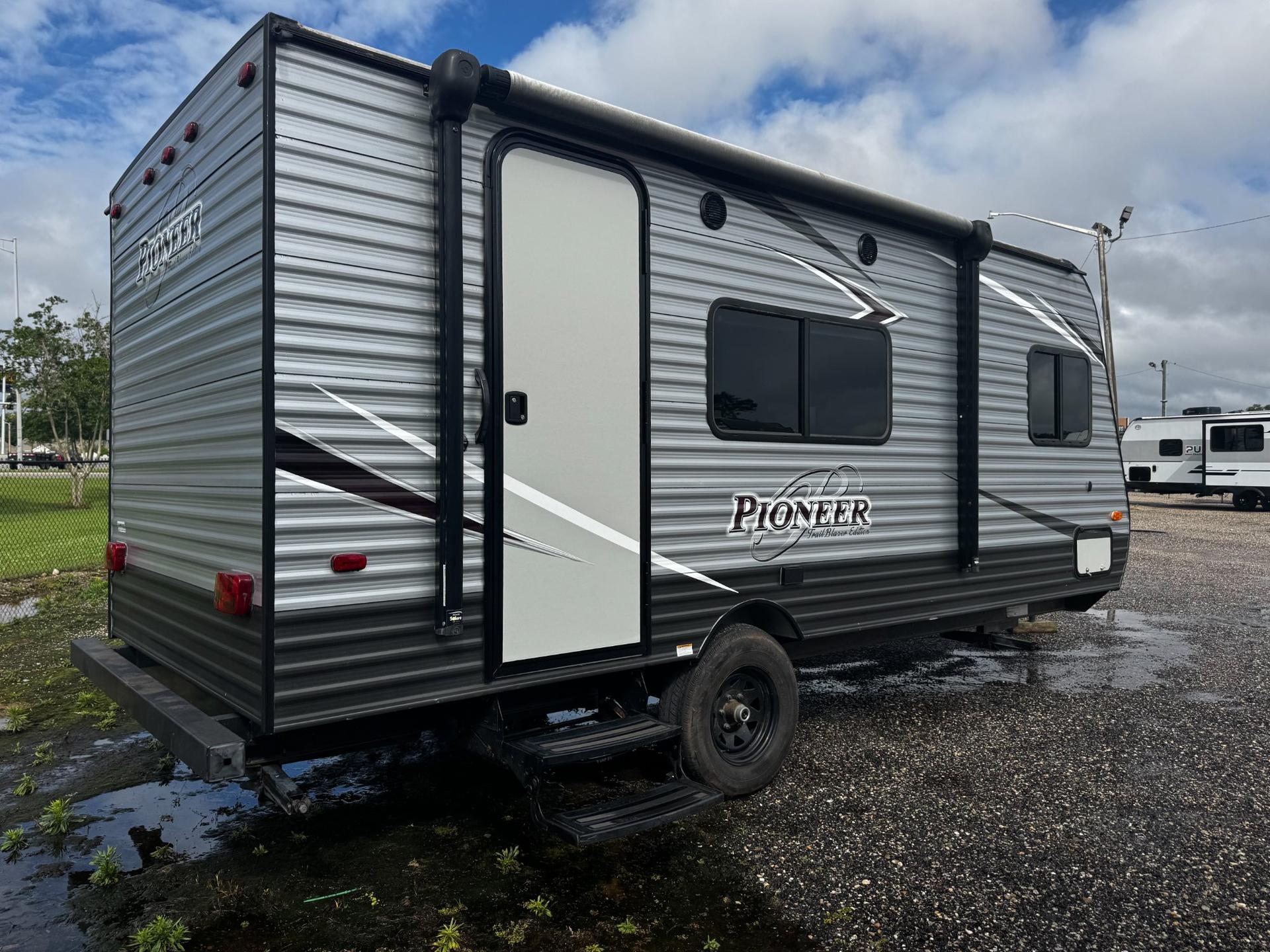2018 Heartland 2018 Heartland Pioneer - thumbnail 18