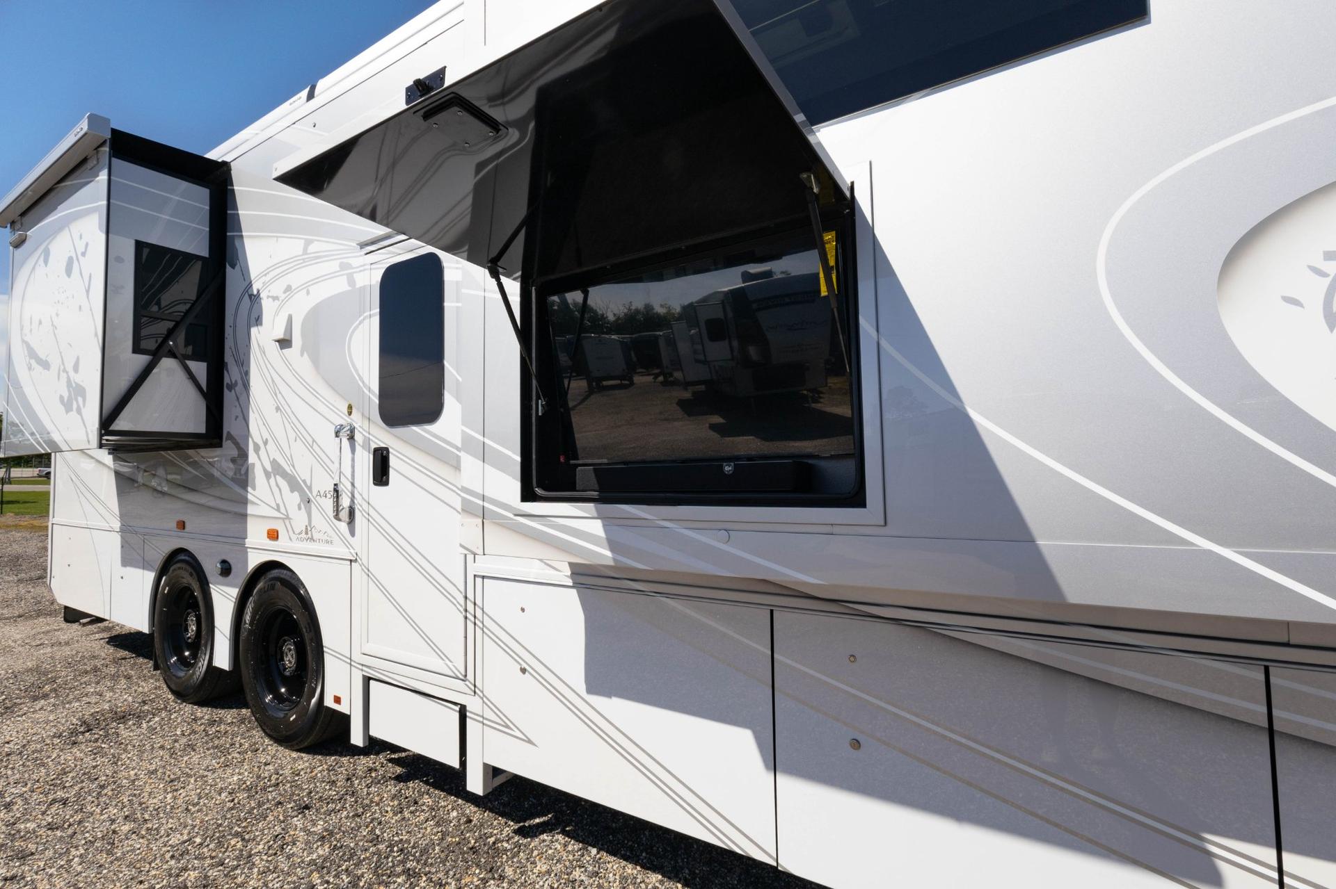 2026 Showhauler 2026 Showhauler Adventure - thumbnail 71