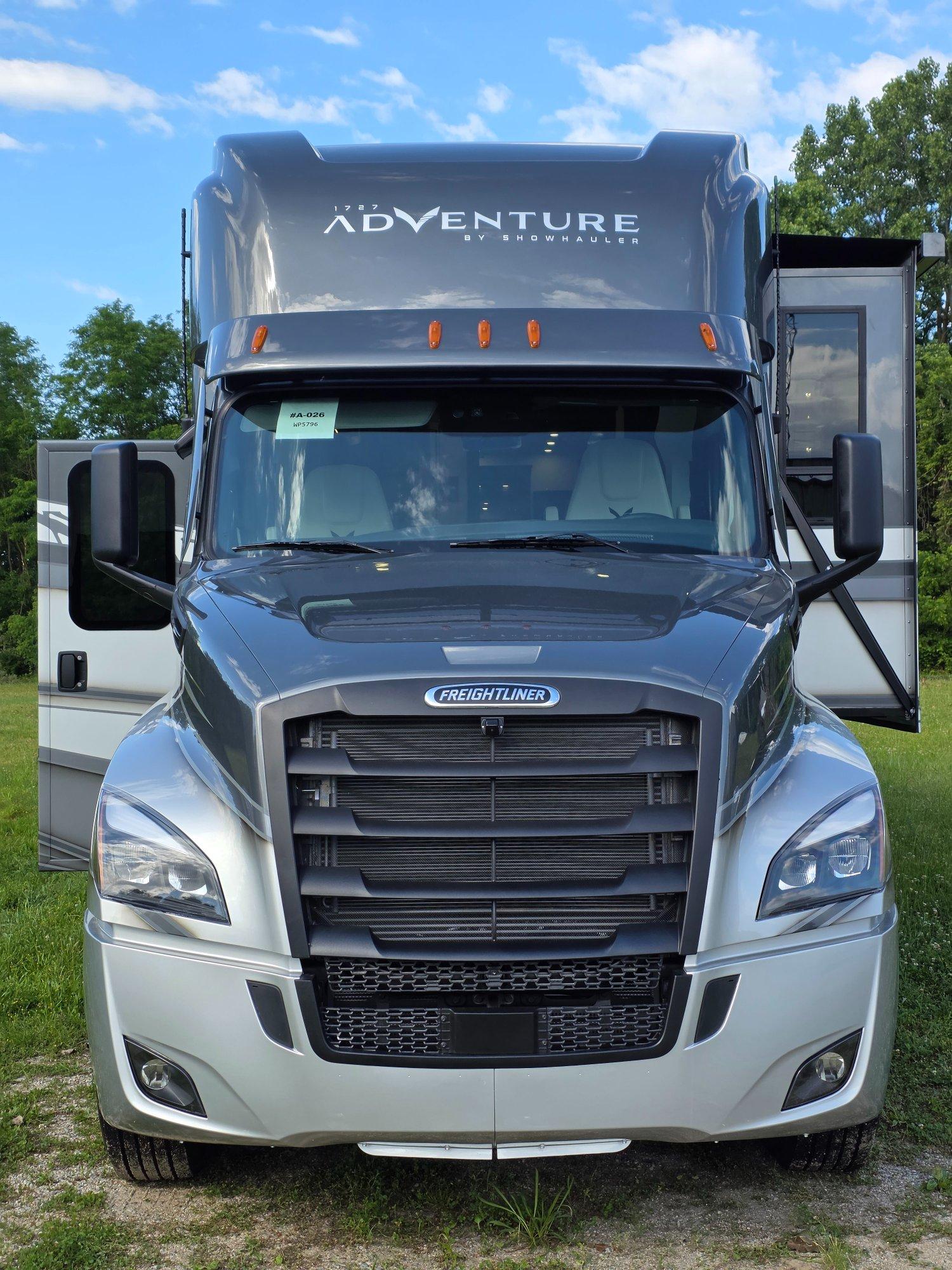 2027 Showhauler 2027 Showhauler Adventure - thumbnail 41