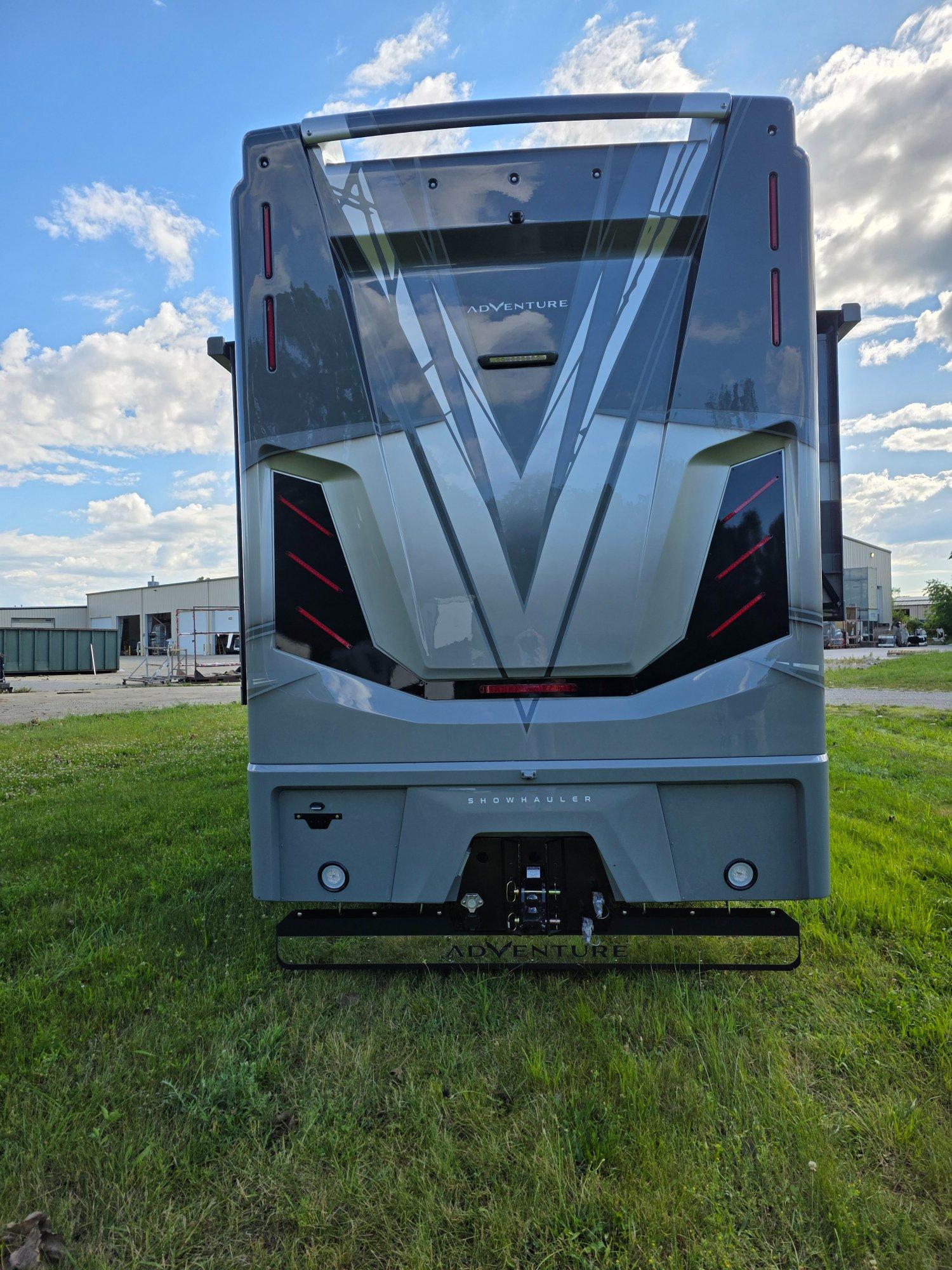 2027 Showhauler 2027 Showhauler Adventure - thumbnail 44
