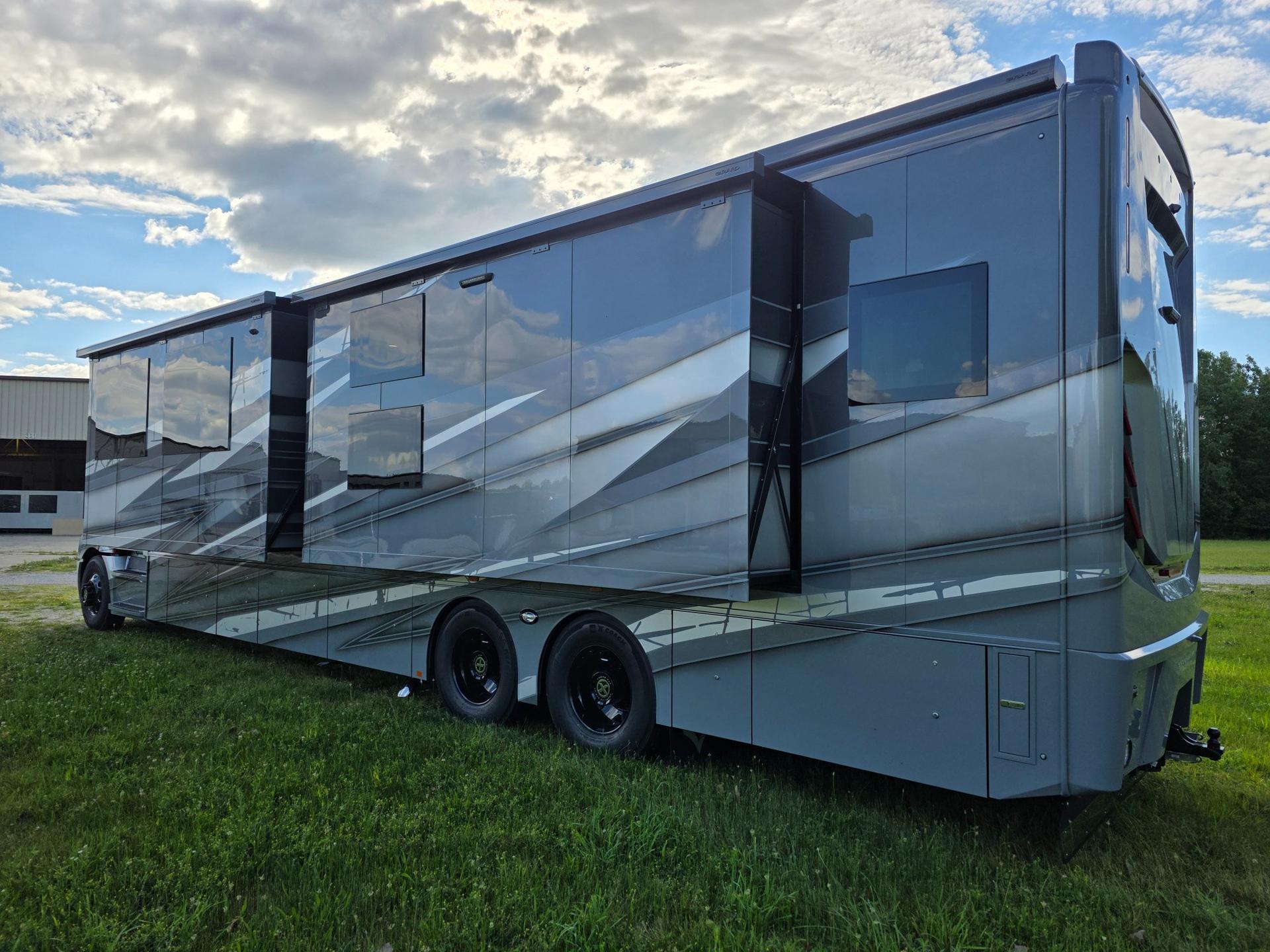 2027 Showhauler 2027 Showhauler Adventure - thumbnail 46