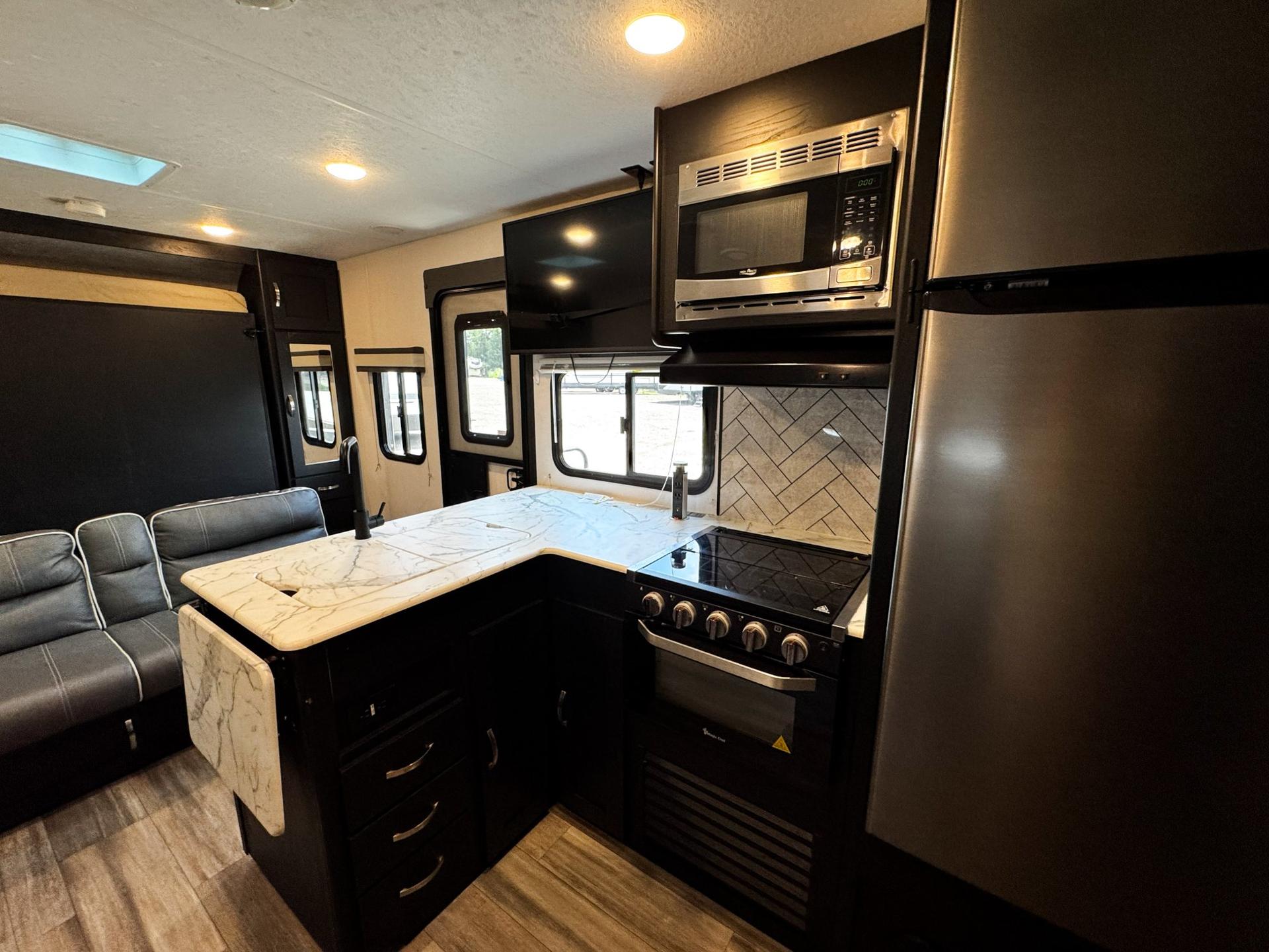 2022 Coachmen 2022 Coachmen Freedom Express Ultra Lite Series - thumbnail 10