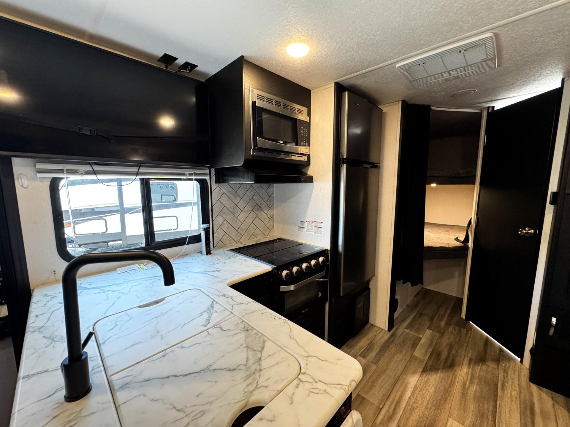 2022 Coachmen 2022 Coachmen Freedom Express Ultra Lite Series - thumbnail 11