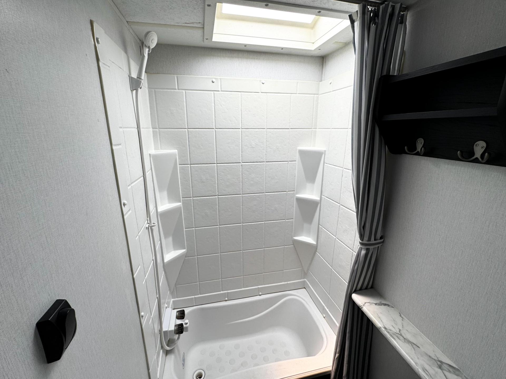 2022 Coachmen 2022 Coachmen Freedom Express Ultra Lite Series - thumbnail 19