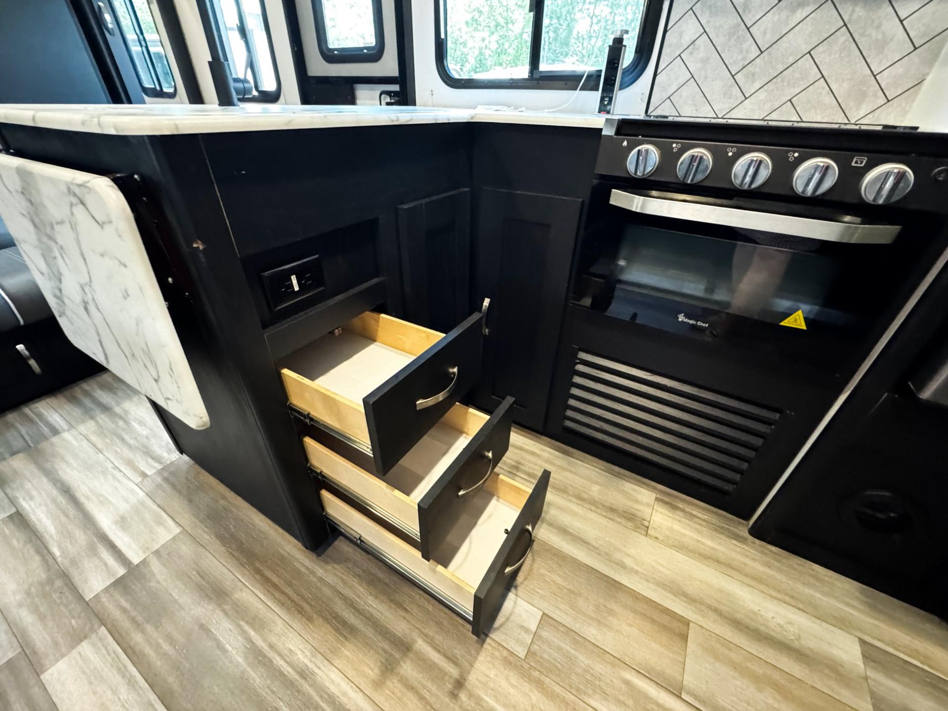 2022 Coachmen 2022 Coachmen Freedom Express Ultra Lite Series - thumbnail 21