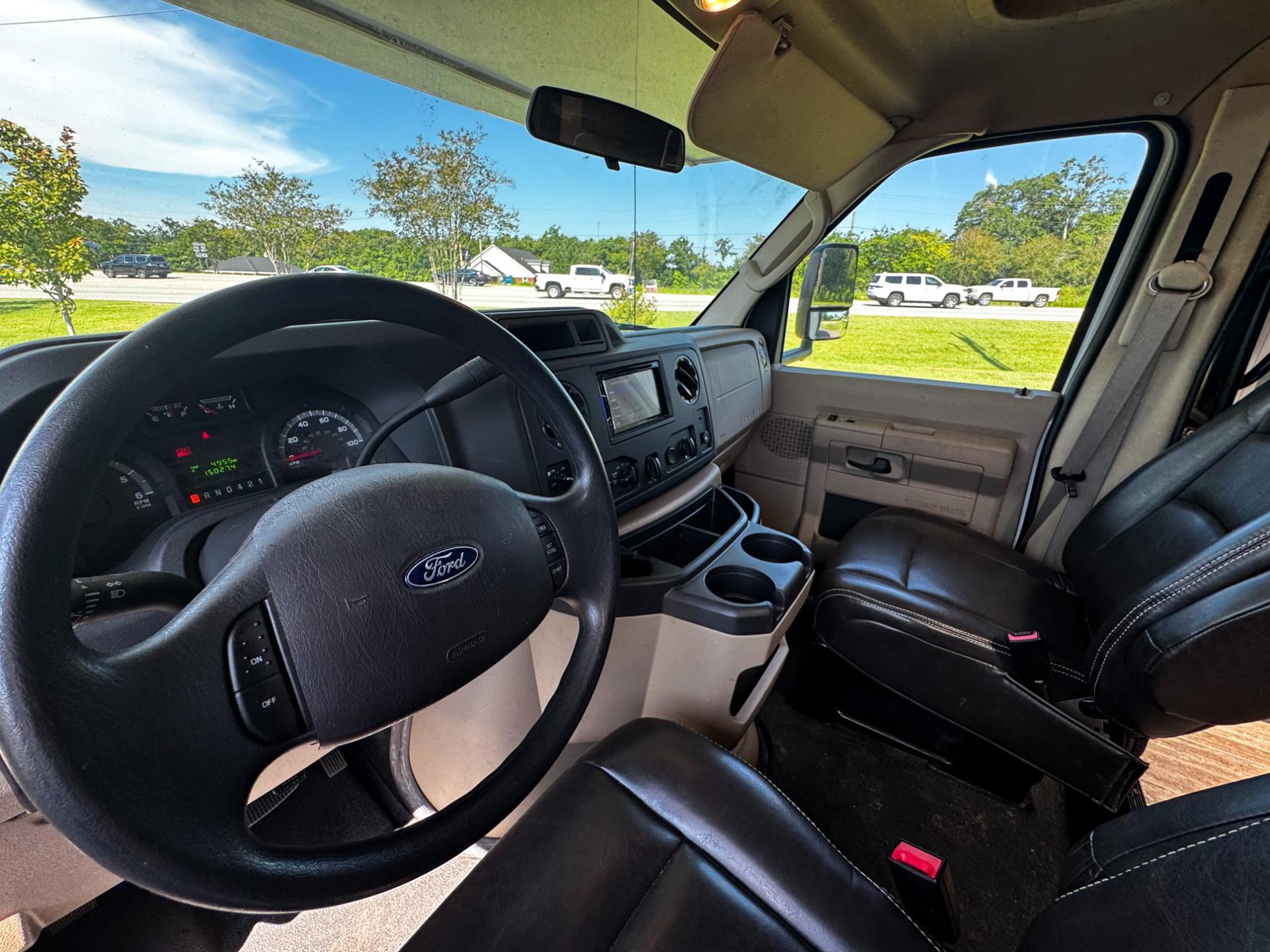 2019 Forest River 2019 Forest River Sunseeker - thumbnail 5
