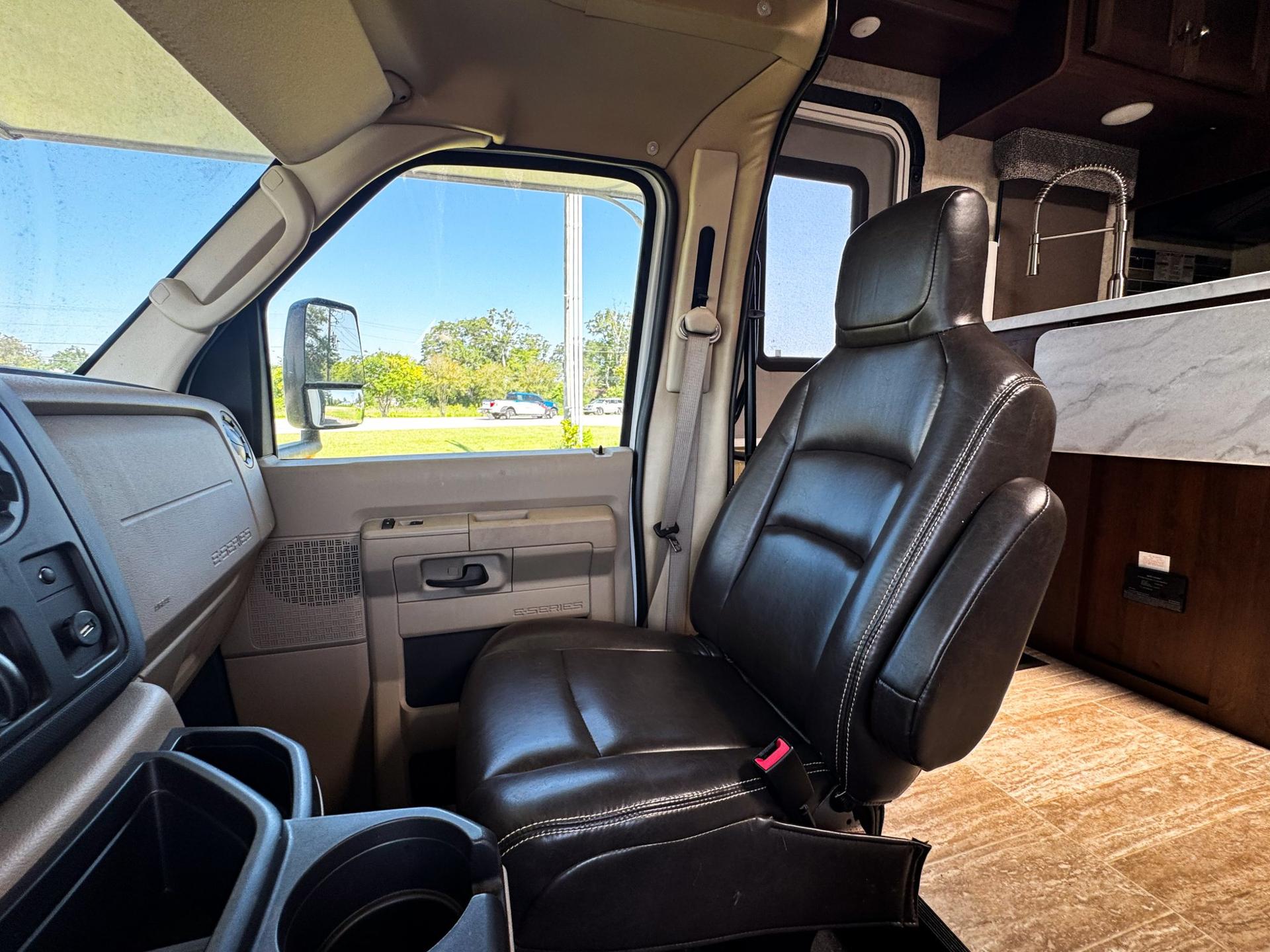 2019 Forest River 2019 Forest River Sunseeker - thumbnail 7