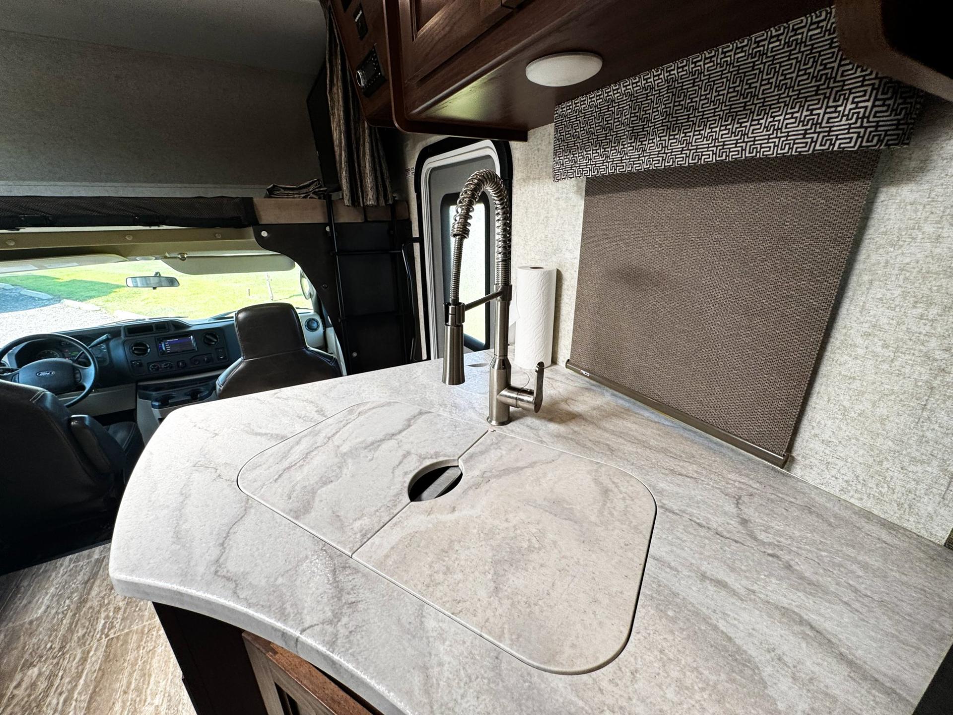 2019 Forest River 2019 Forest River Sunseeker - thumbnail 18
