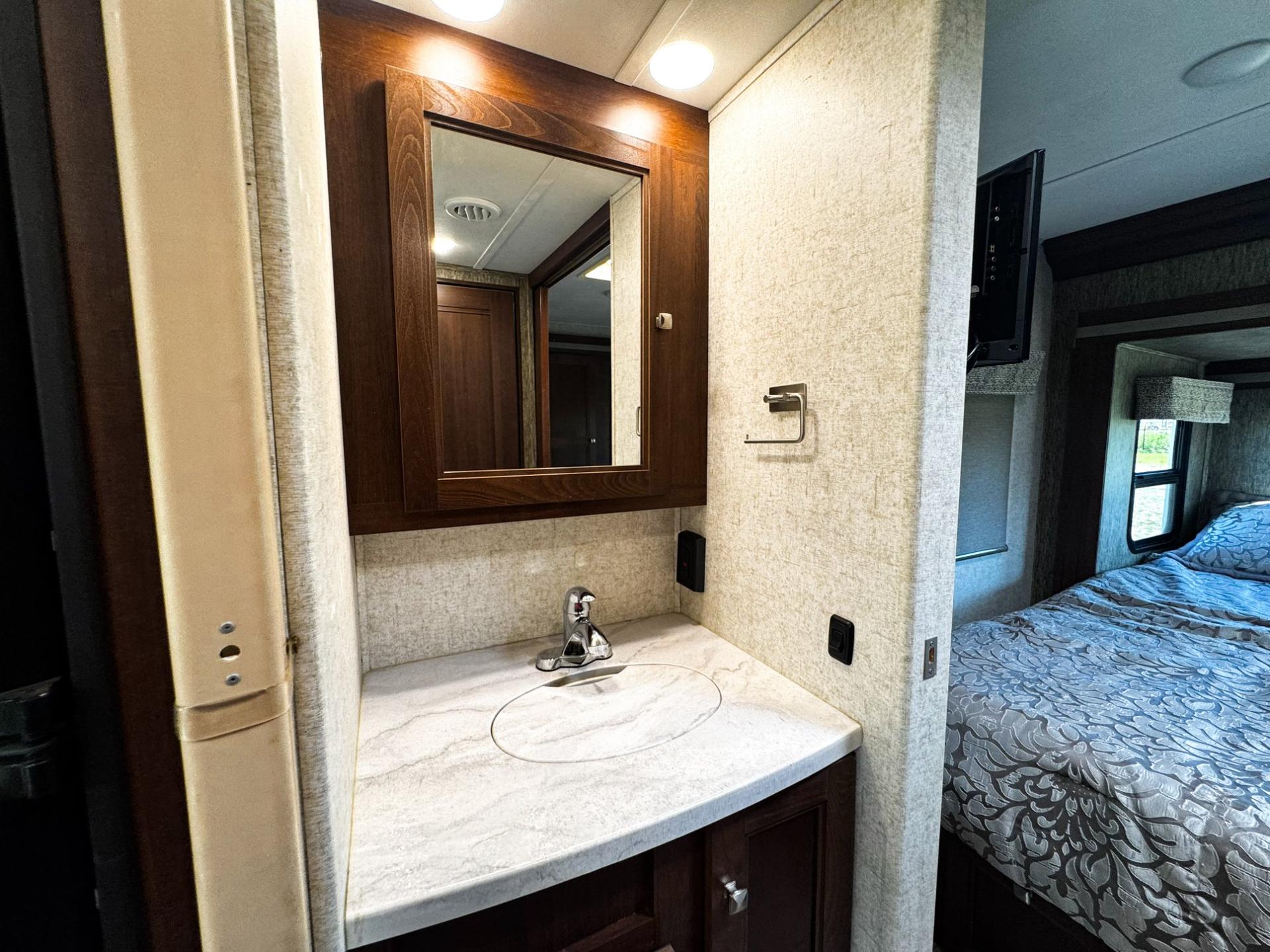 2019 Forest River 2019 Forest River Sunseeker - thumbnail 23