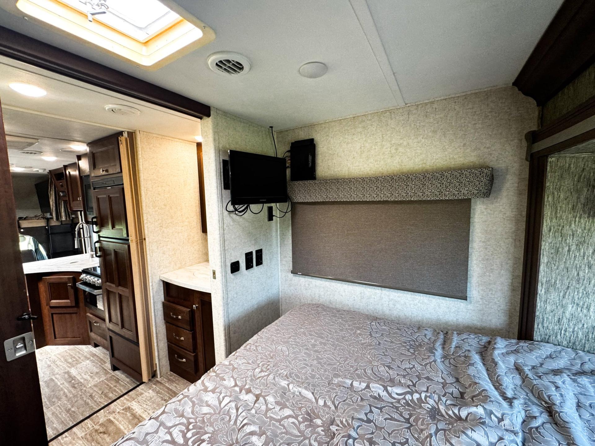 2019 Forest River 2019 Forest River Sunseeker - thumbnail 31