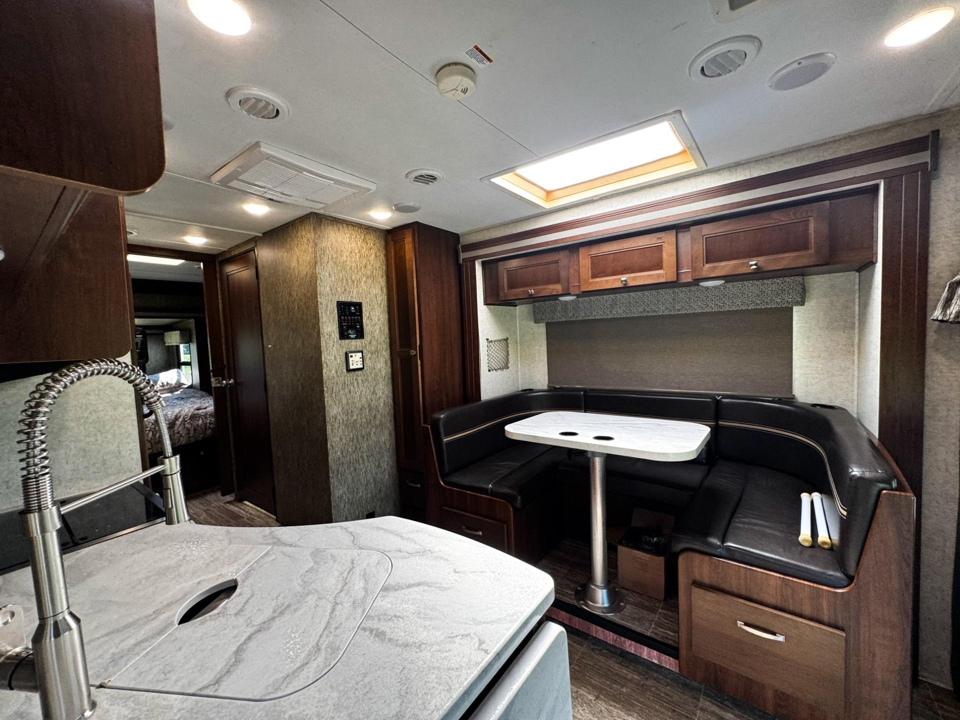 2019 Forest River 2019 Forest River Sunseeker - thumbnail 34