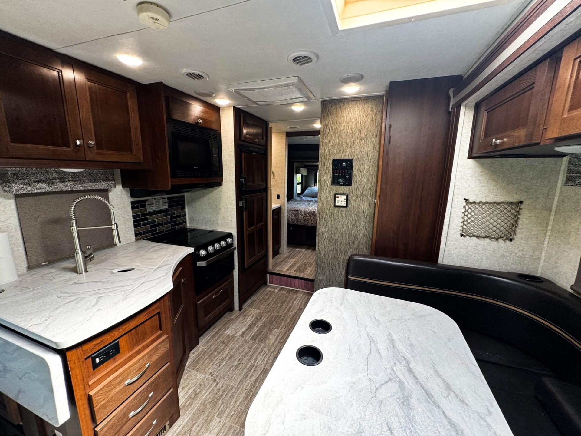 2019 Forest River 2019 Forest River Sunseeker - thumbnail 35