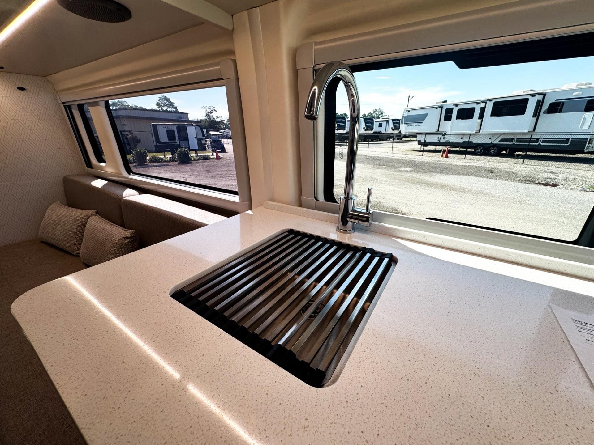 2027 Thor Motor Coach 2027 Thor Motor Coach Tellaro - thumbnail 24