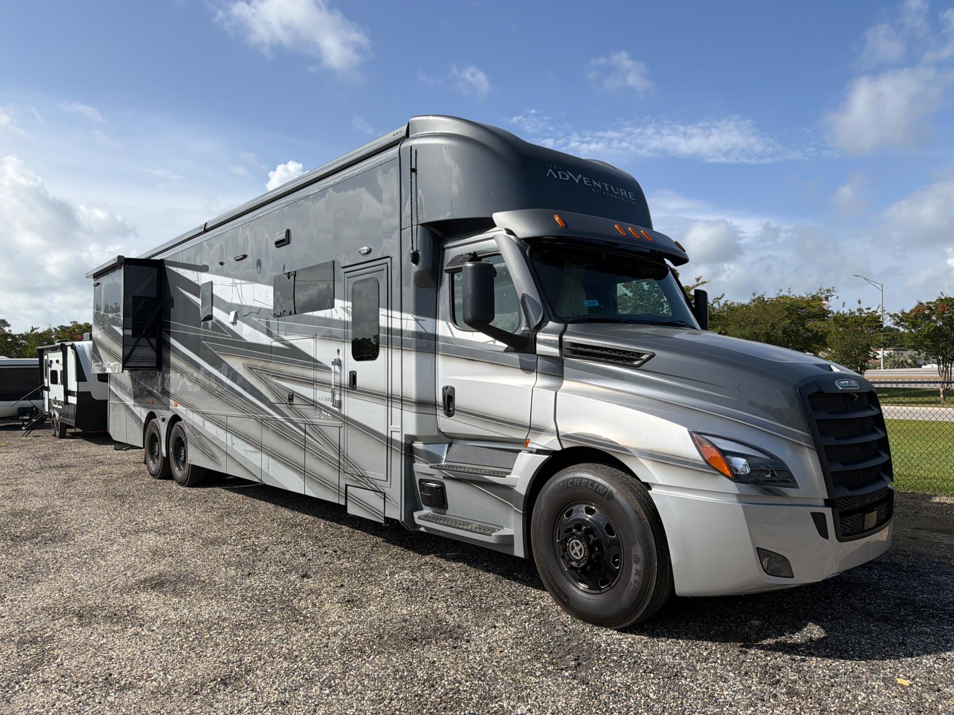 2027 Showhauler 2027 Showhauler Adventure - thumbnail 39