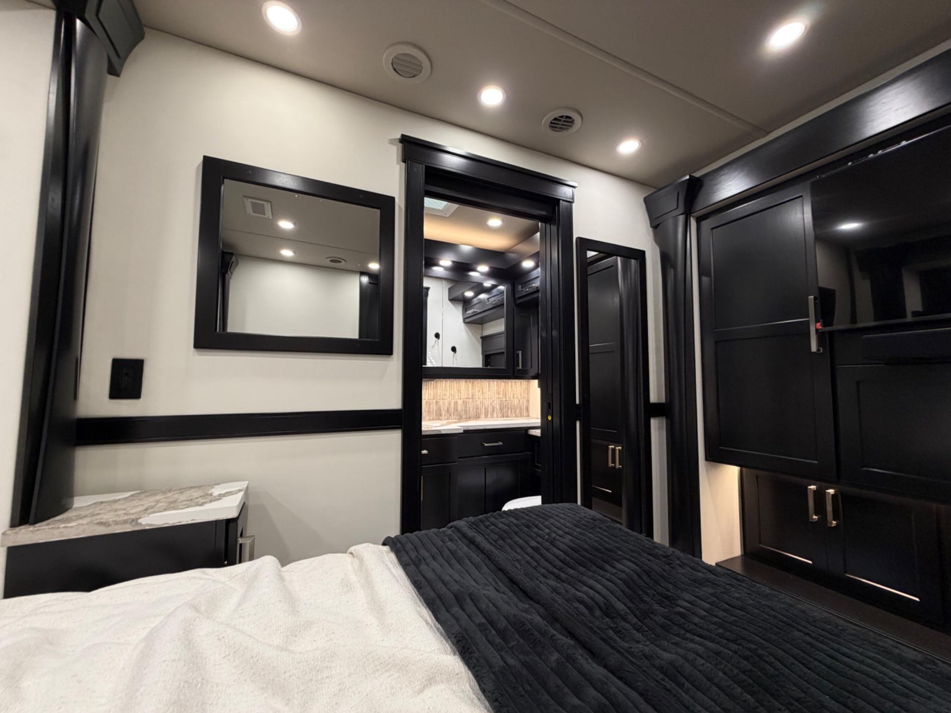 2027 Showhauler 2027 Showhauler Adventure - thumbnail 26