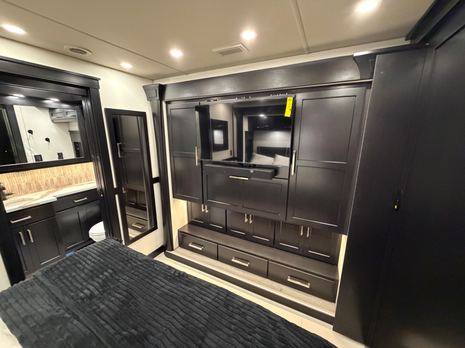 2027 Showhauler 2027 Showhauler Adventure - thumbnail 27