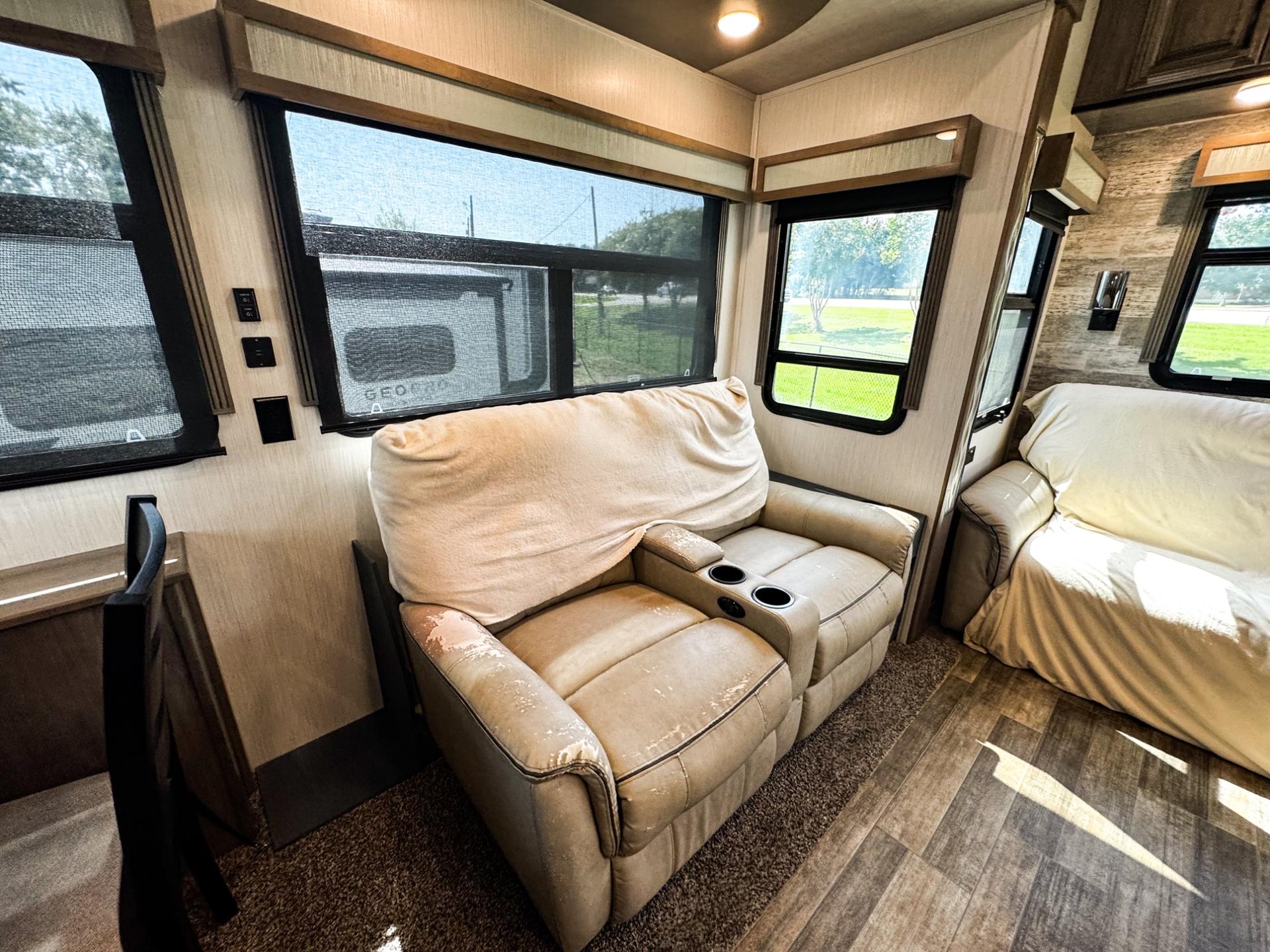2021 Forest River 2021 Forest River Cedar Creek Champagne - thumbnail 6