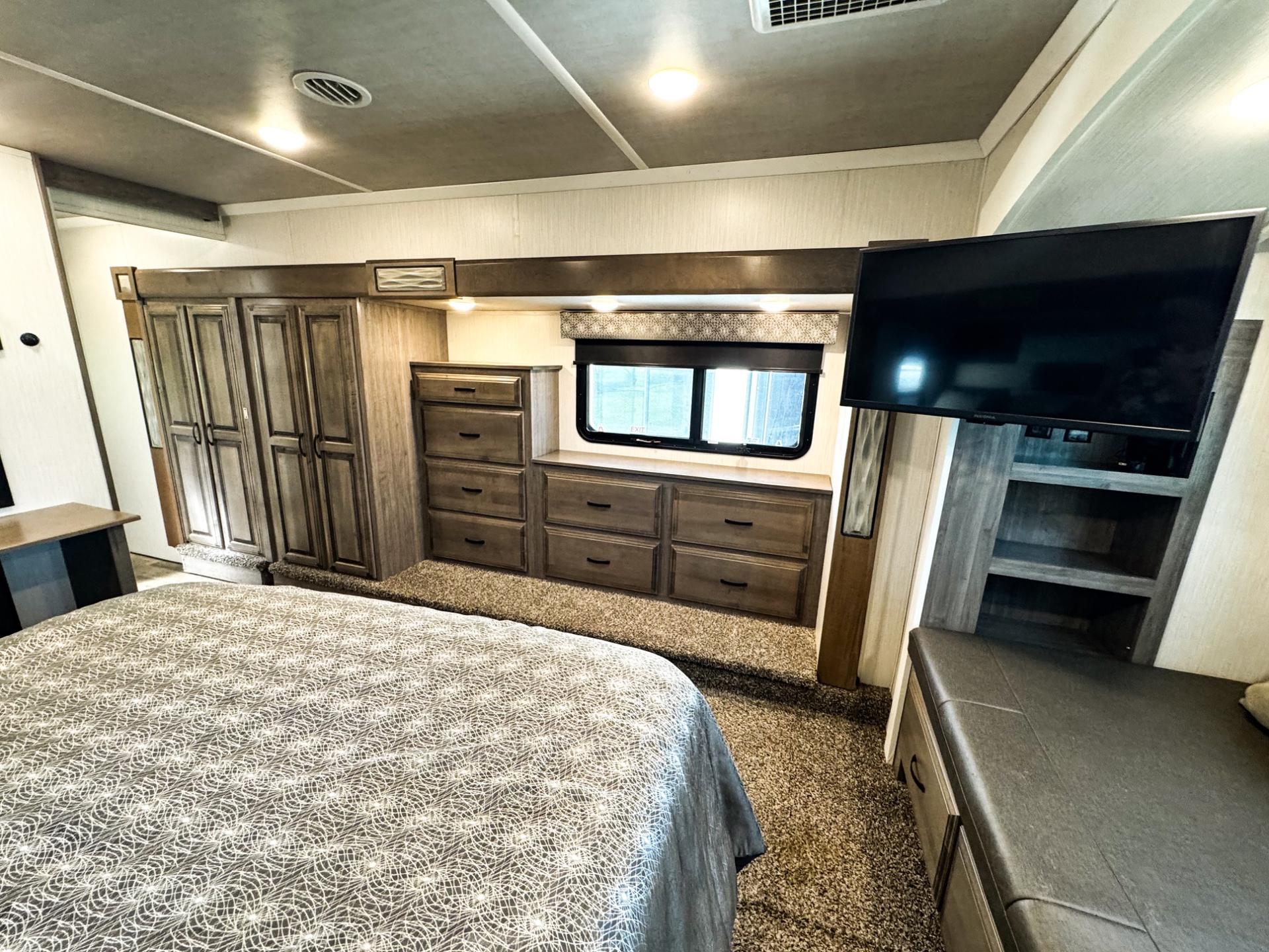 2021 Forest River 2021 Forest River Cedar Creek Champagne - thumbnail 37