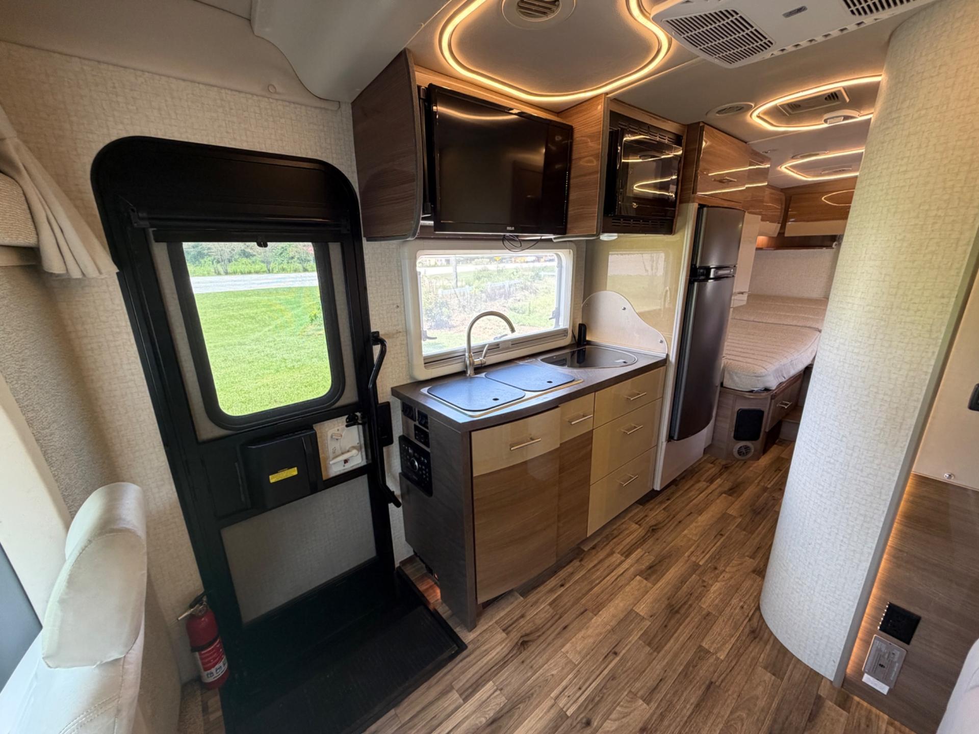 2018 Winnebago 2018 Winnebago View - thumbnail 4