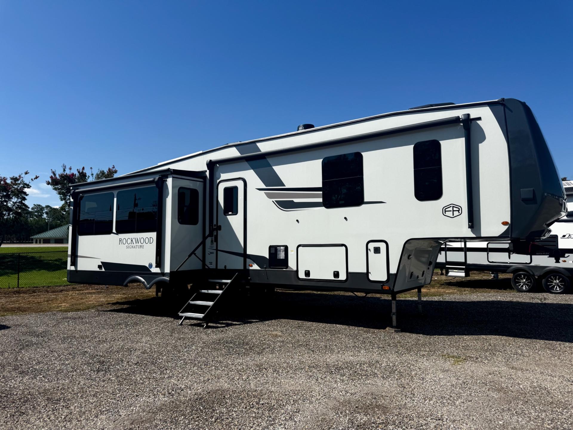 2025 Forest River Rockwood Signature 361RLS