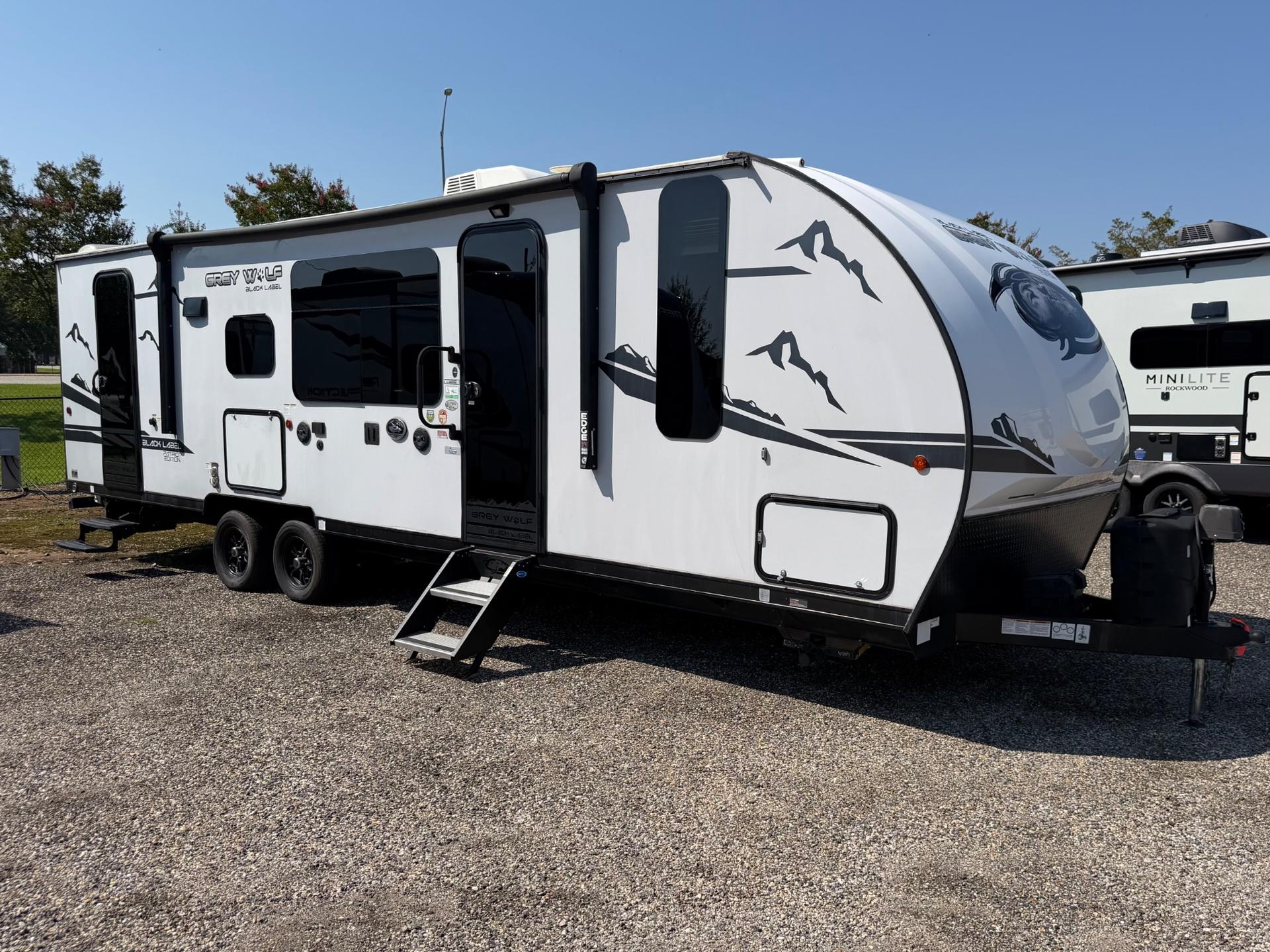 2022 Forest River Cherokee Grey Wolf Black Label 26BRBBL