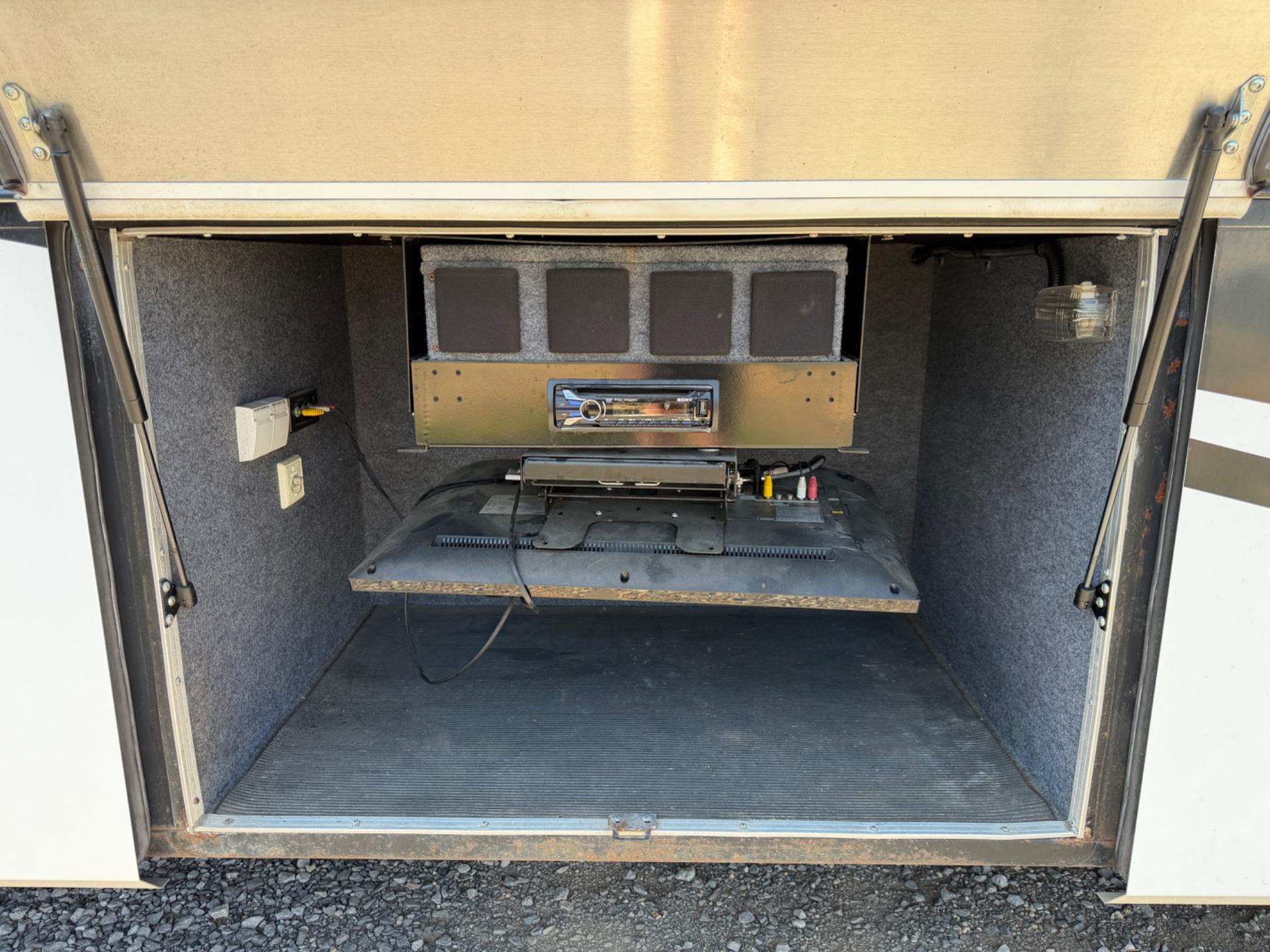2014 ShowHauler 2014 ShowHauler M-24 - thumbnail 41