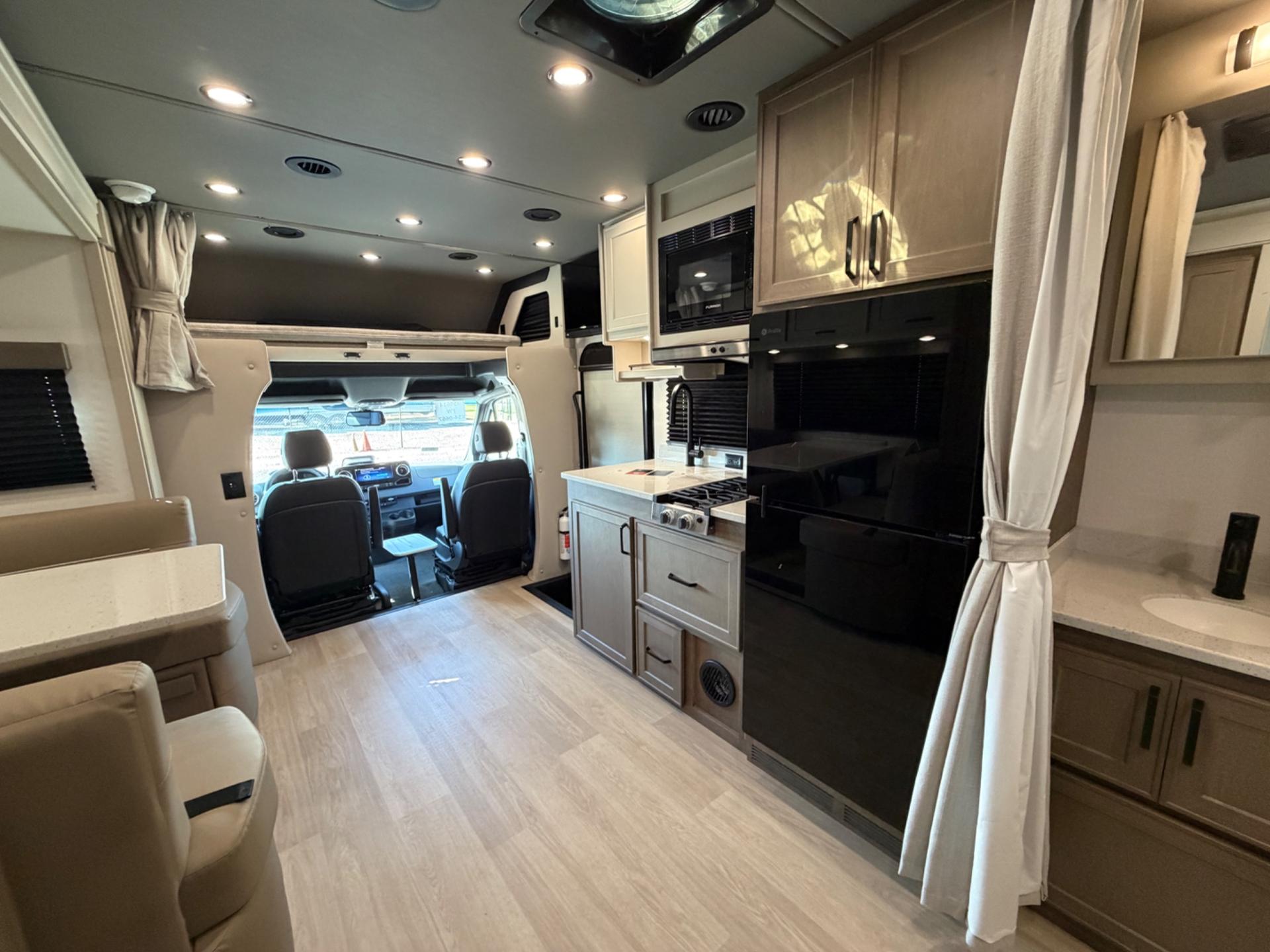 2027 Renegade RV 2027 Renegade RV Villagio - thumbnail 6