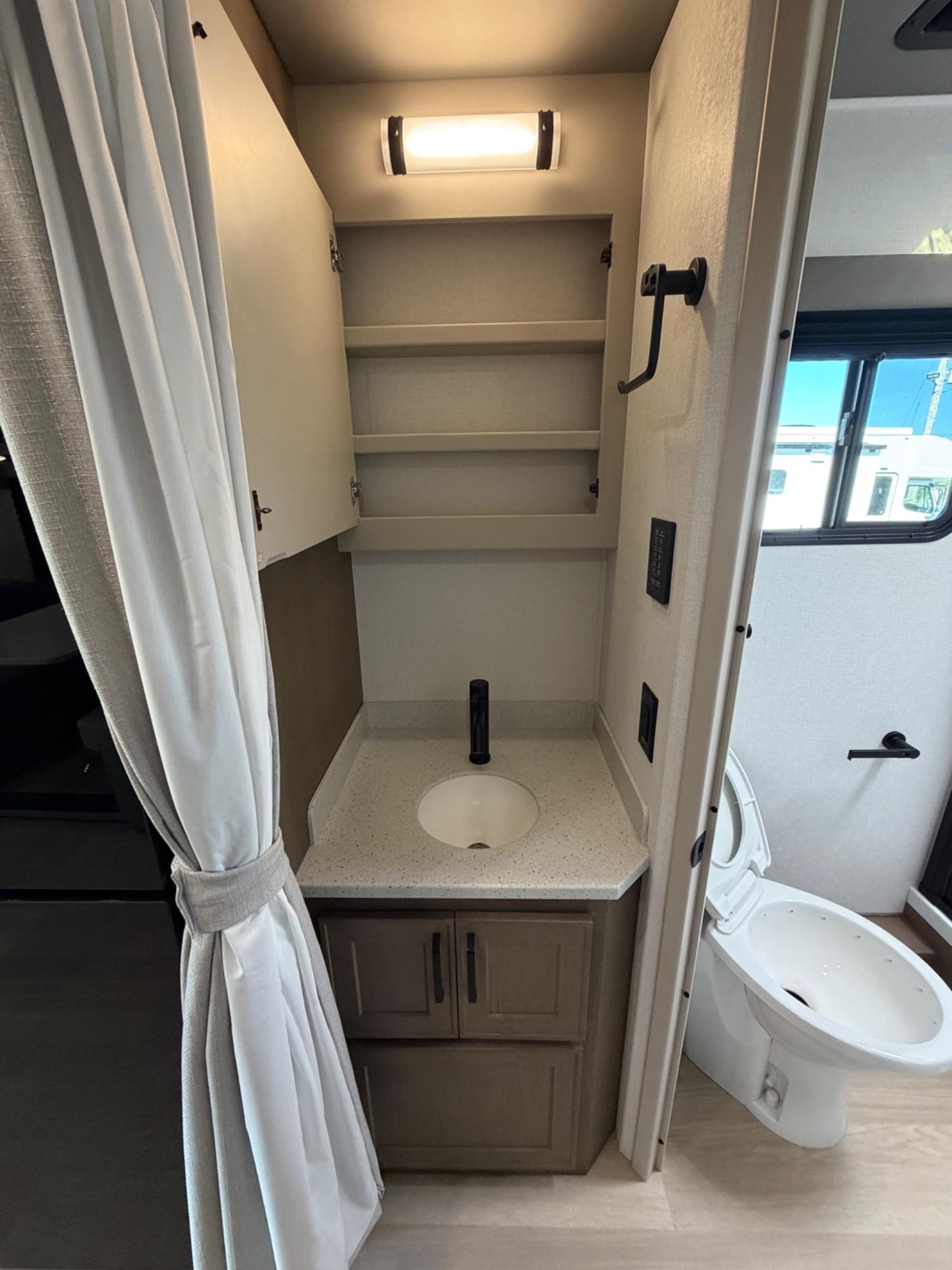 2027 Renegade RV 2027 Renegade RV Villagio - thumbnail 24