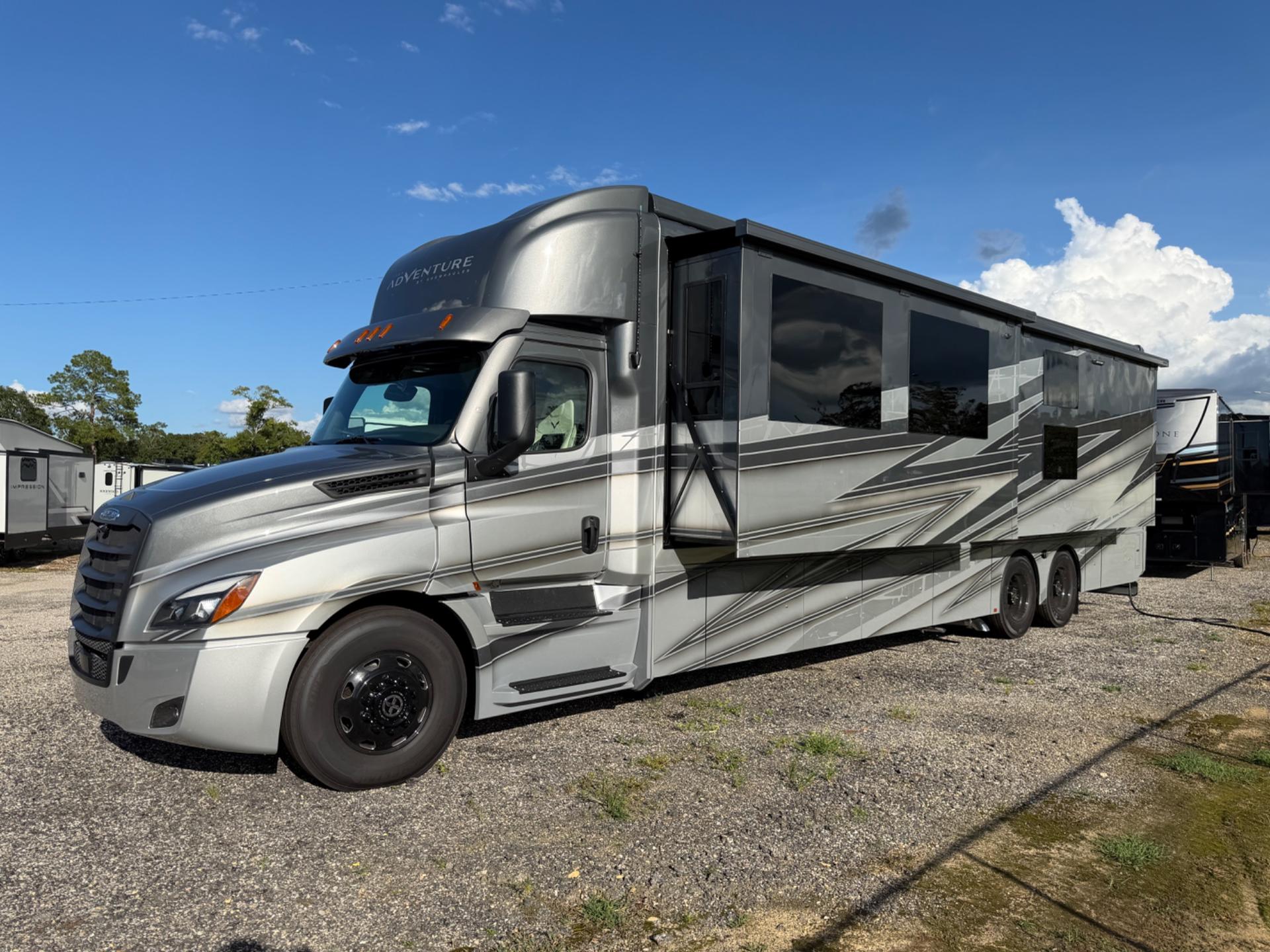 2027 ShowHauler 2027 ShowHauler Adventure - thumbnail 40